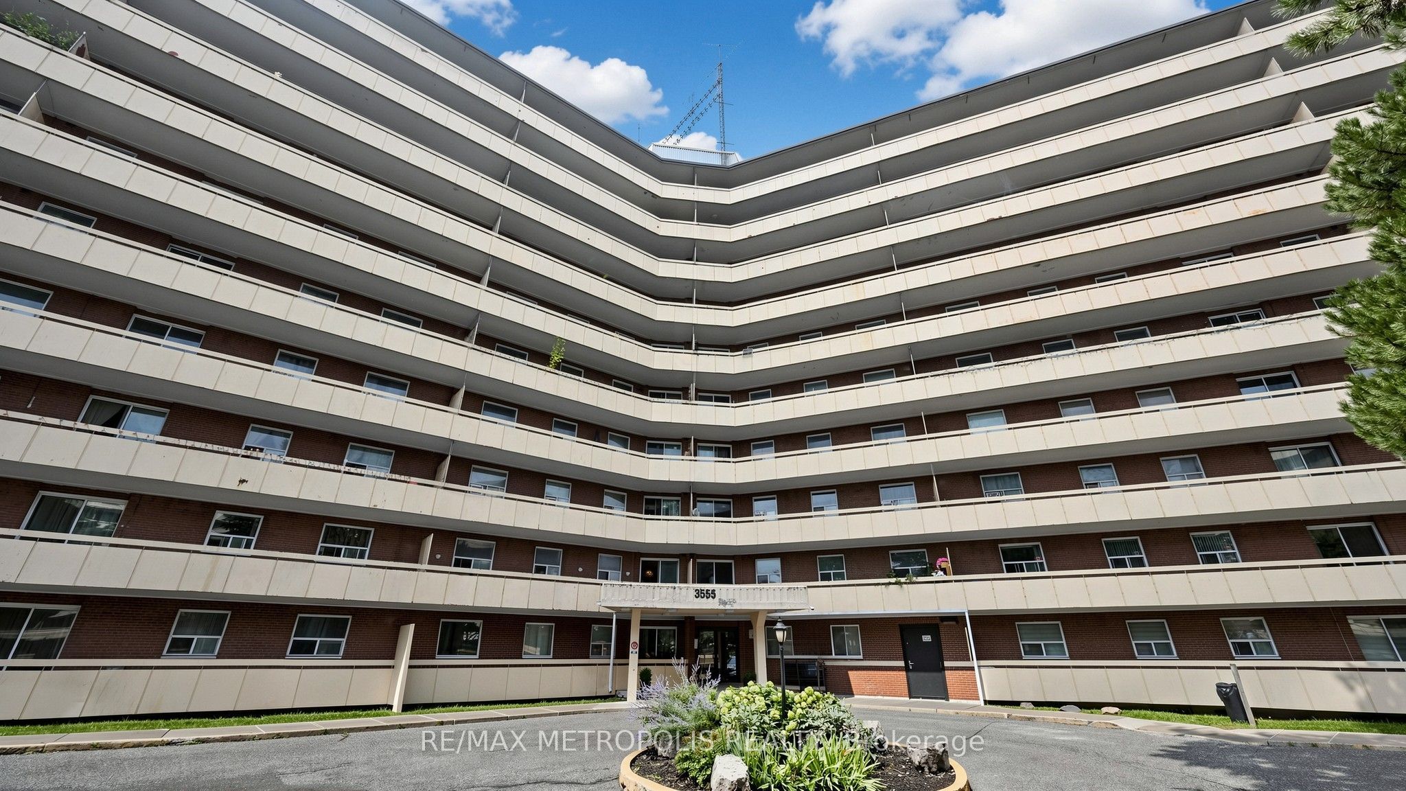3555 Derry Road E 1006, Mississauga, ON L4T 1B2 photo 3