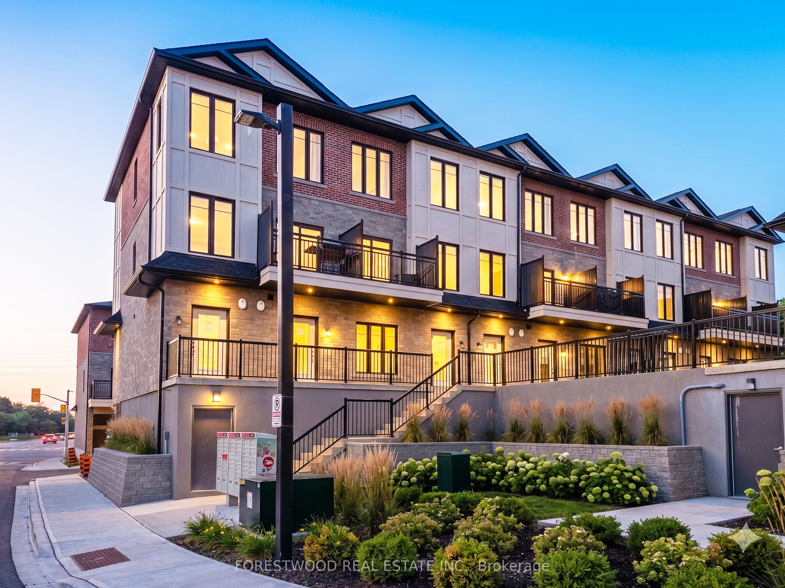 734 Front Royal Street 14, Mississauga, ON L4Y 0C8
