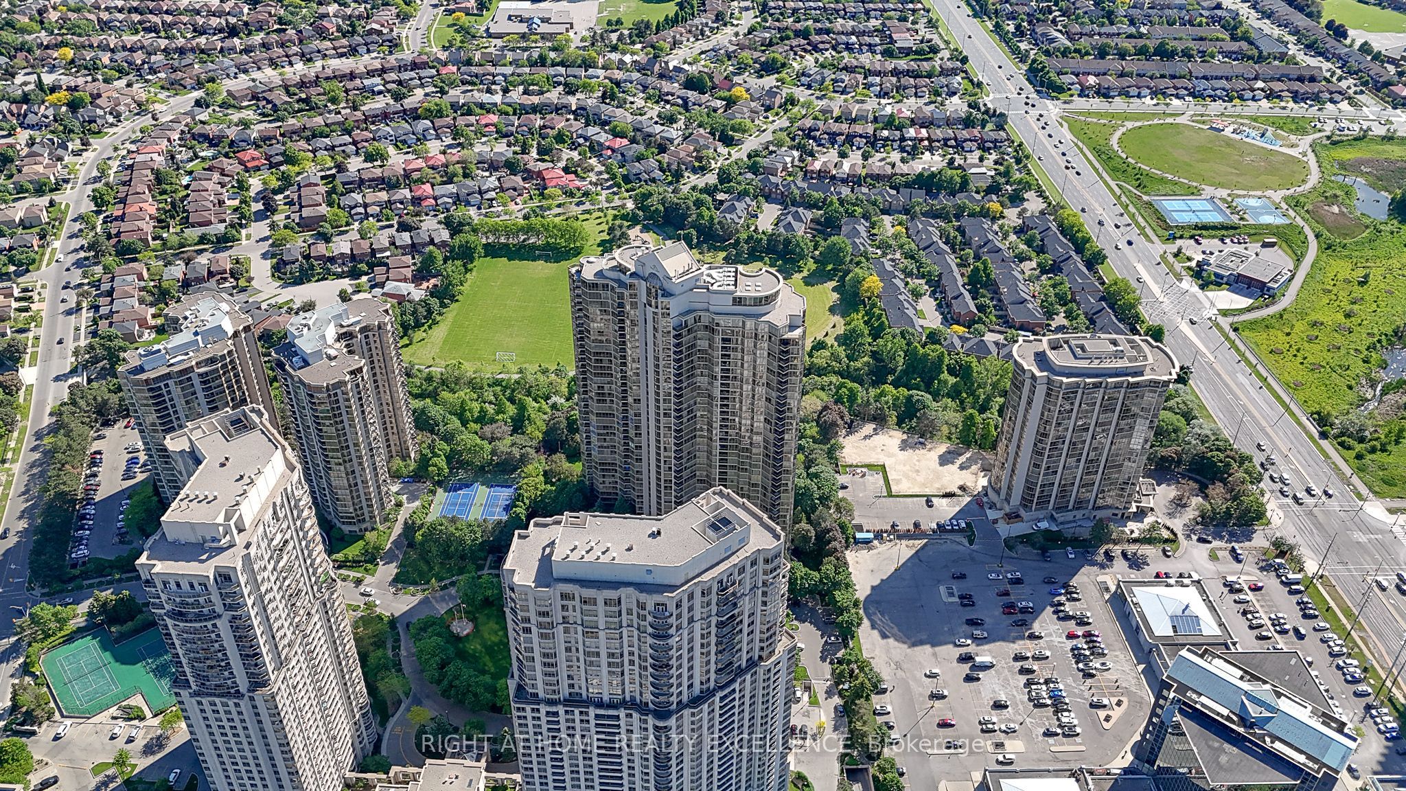 45 Kingsbridge Garden Circle 2410, Mississauga, ON L5R 3K4 photo 3