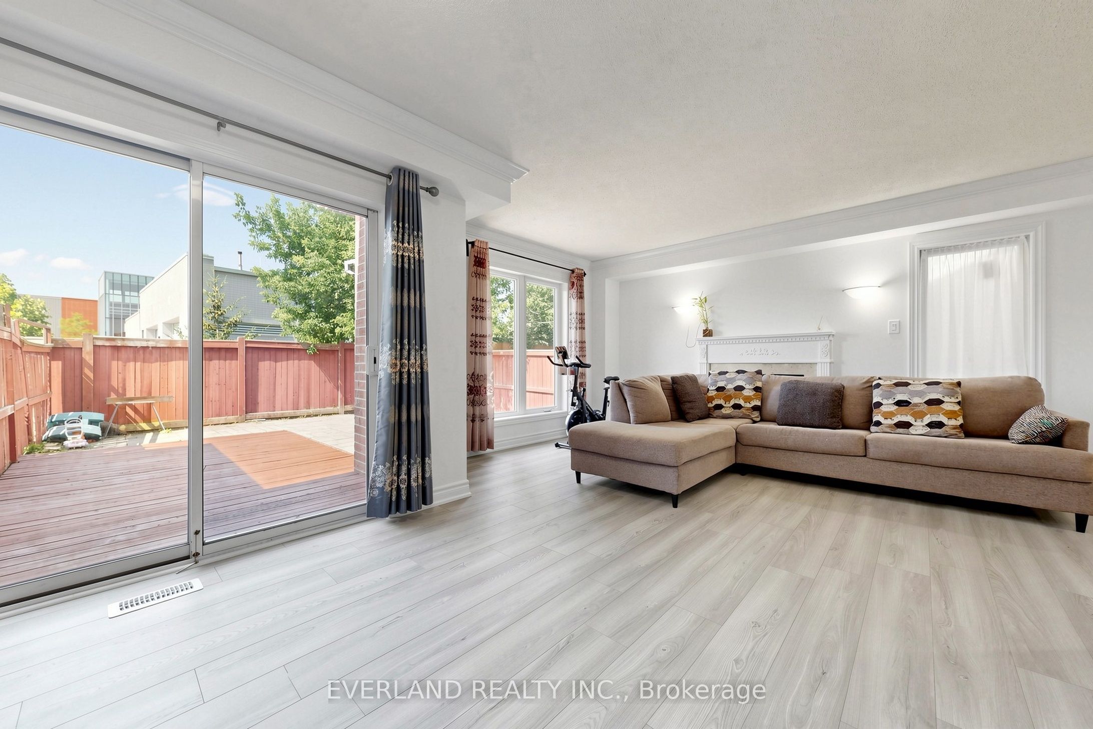 5588 Highbank Road, Mississauga, ON L5M 6E4 photo 3