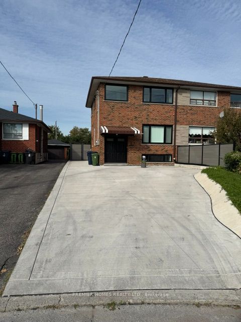 18 Turks Road, Toronto, ON M3L 1S7