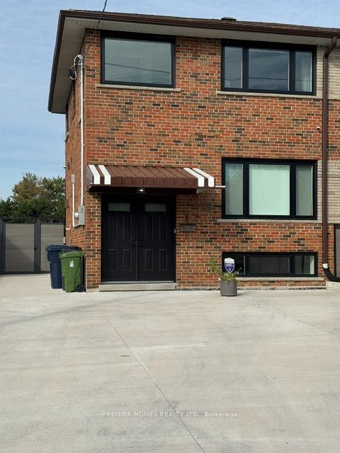 18 Turks Road, Toronto, ON M3L 1S7 photo 2