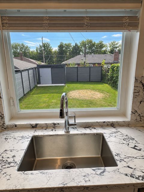18 Turks Road, Toronto, ON M3L 1S7 photo 4