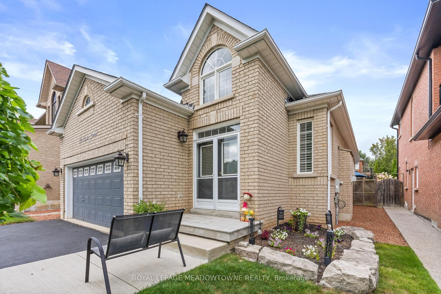 69 Chaplin Crescent, Halton Hills, ON L7G 5V6 photo 2