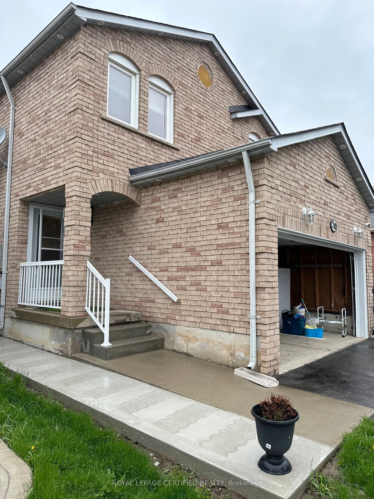 210 Ecclestone Drive Main, Brampton, ON L6X 3R1