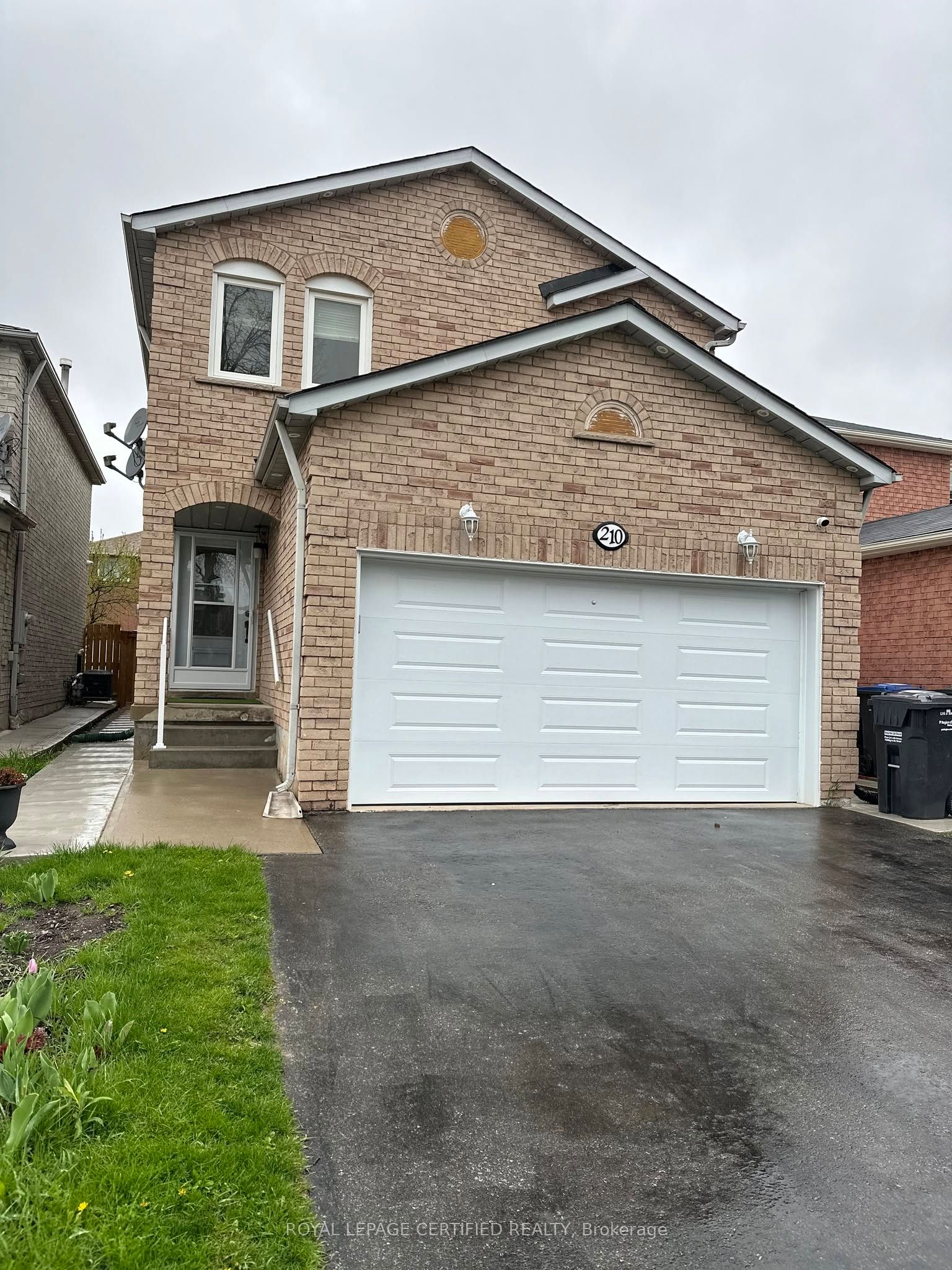 210 Ecclestone Drive Main, Brampton, ON L6X 3R1 photo 2