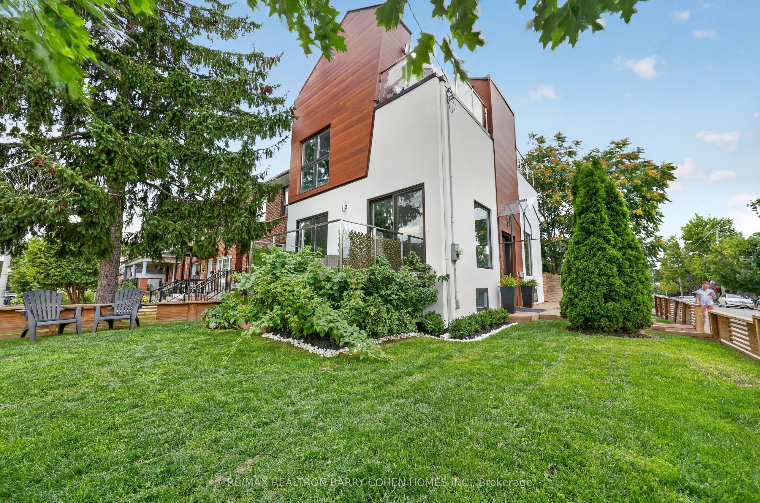 120 Hope Street, Toronto, ON M6E 1K1 photo 3