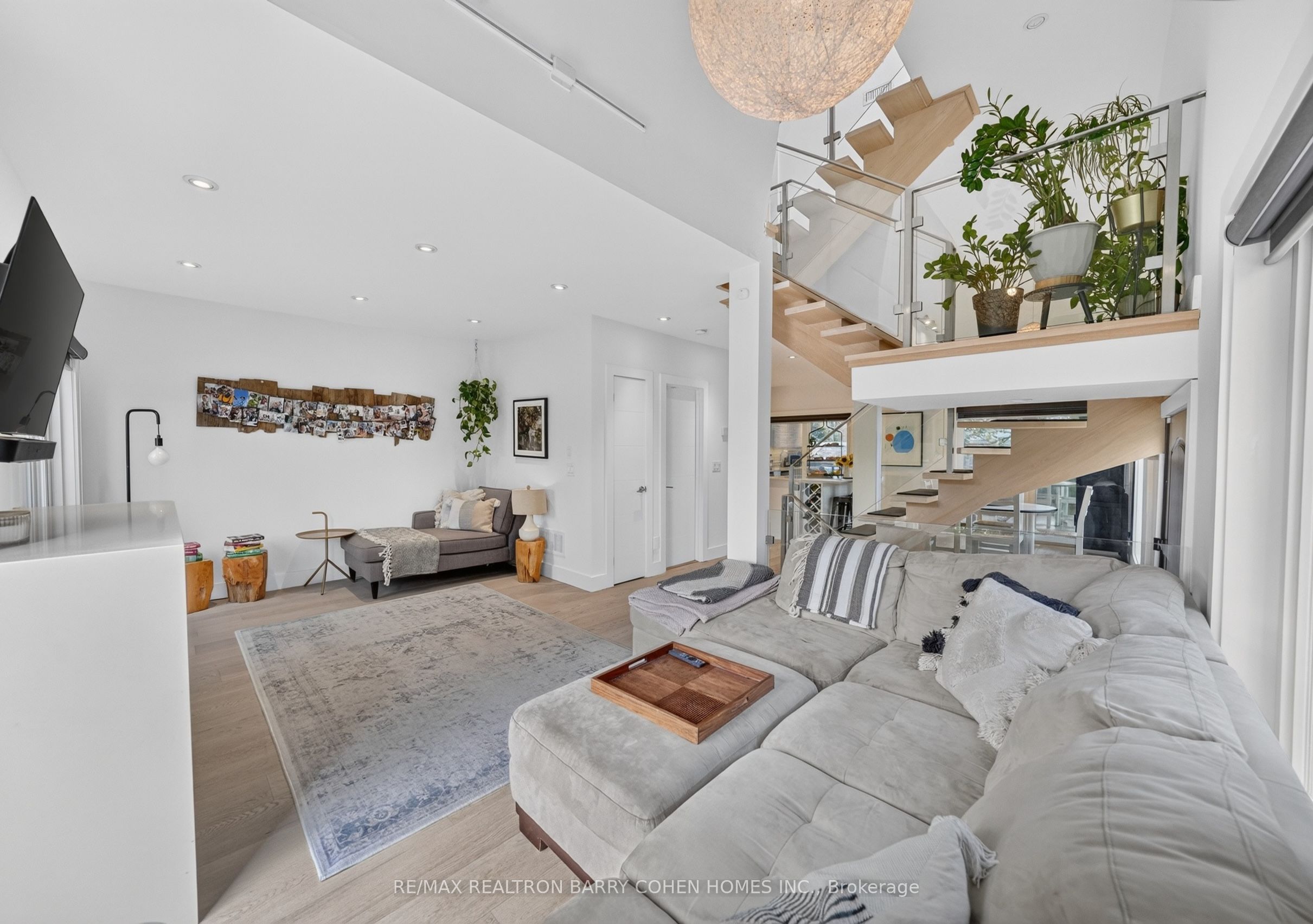 120 Hope Street, Toronto, ON M6E 1K1 photo 4