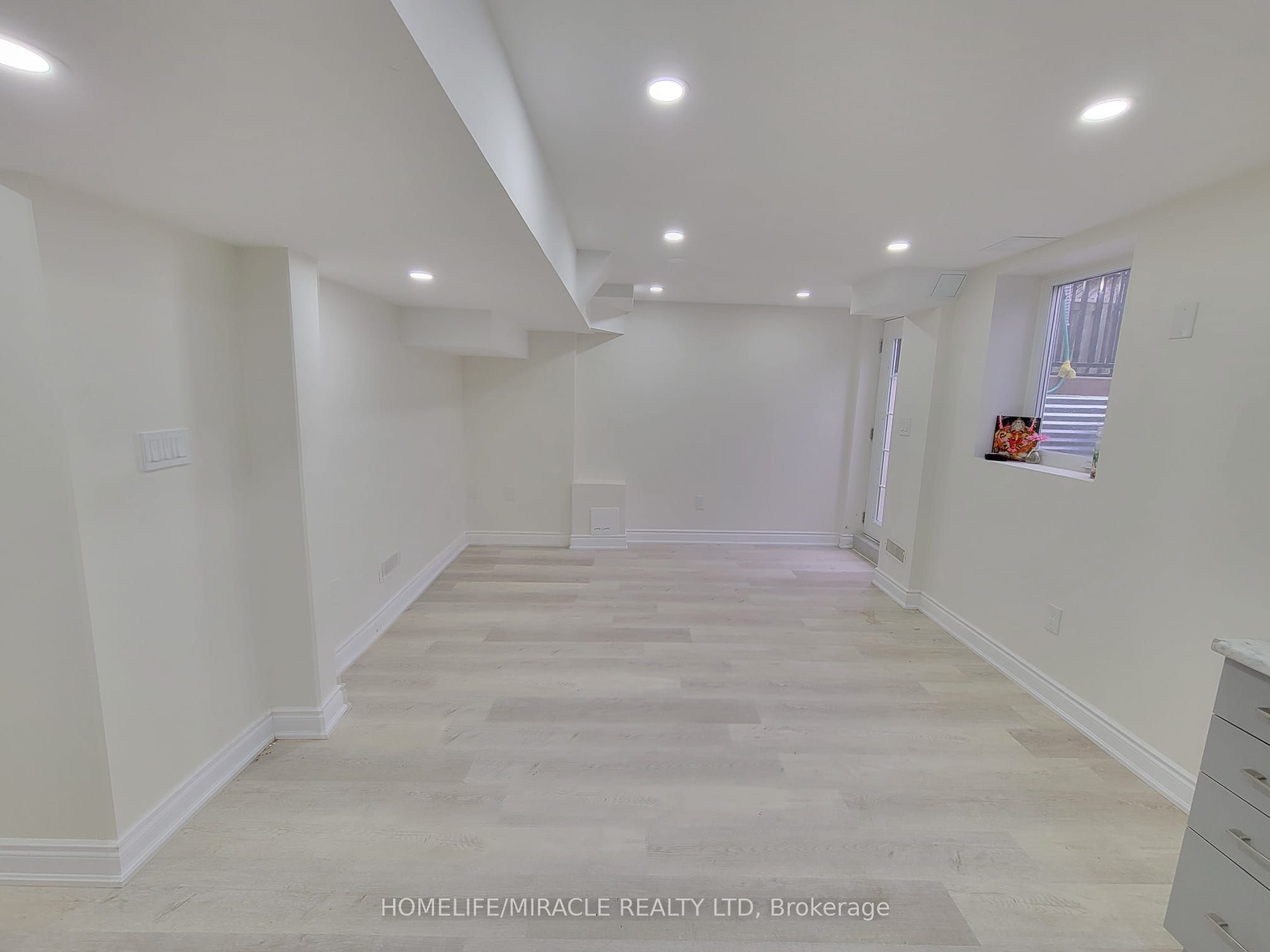 6959 Tassel Crescent Bsmt, Mississauga, ON L5W 1G9 photo 3