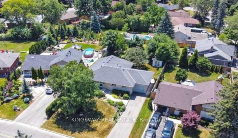 16 Plainsman Road, Mississauga, ON L5N 1C5 photo 2