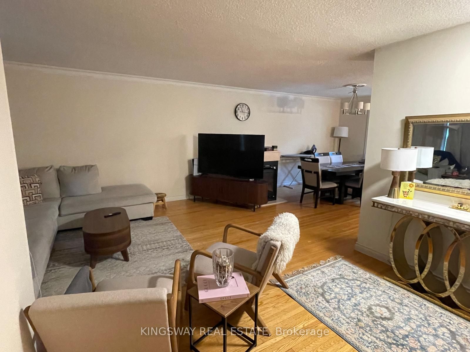16 Plainsman Road, Mississauga, ON L5N 1C5 photo 3