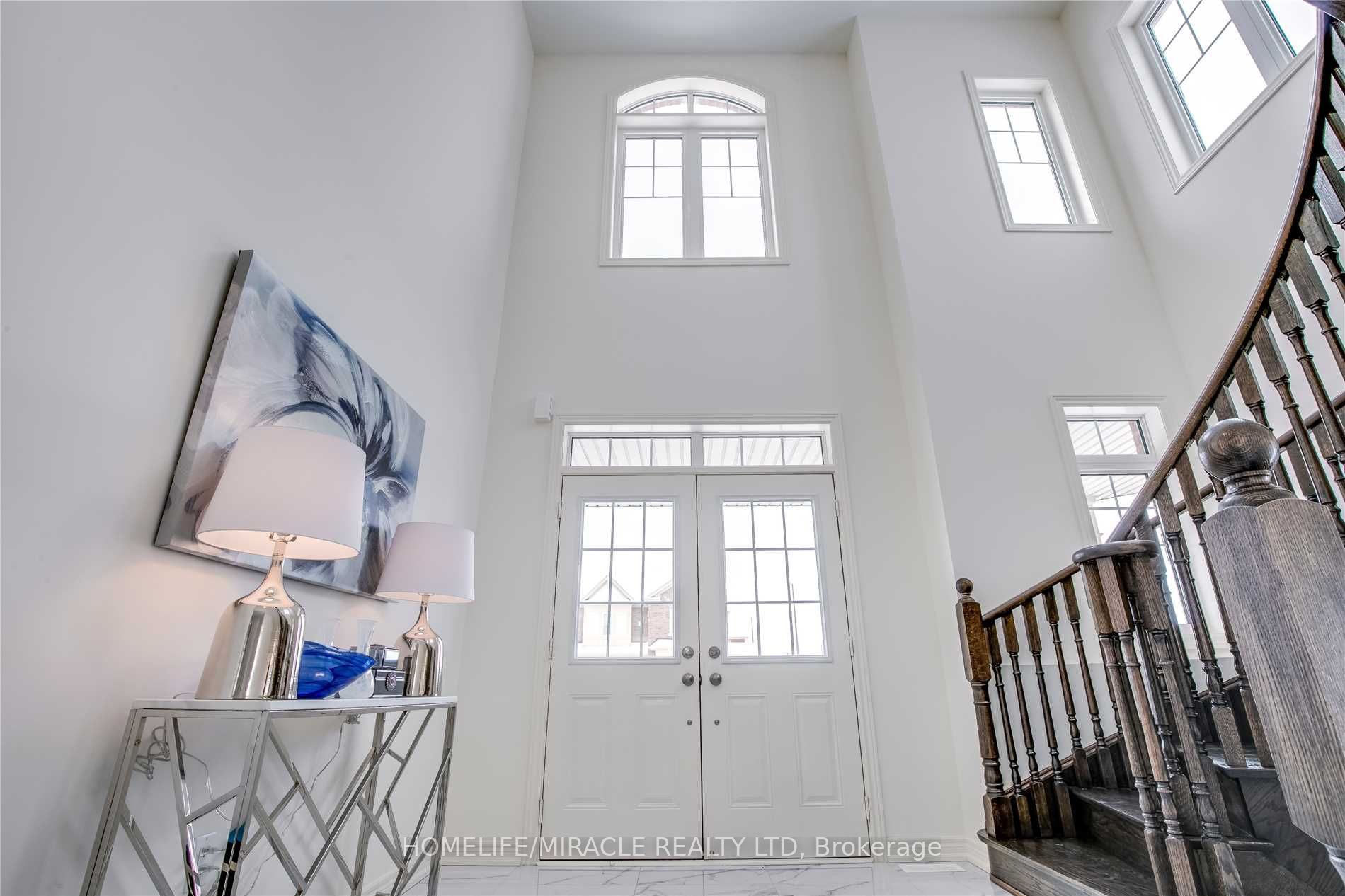 383 Robert Parkinson Drive, Brampton, ON L7A 0C4 photo 2