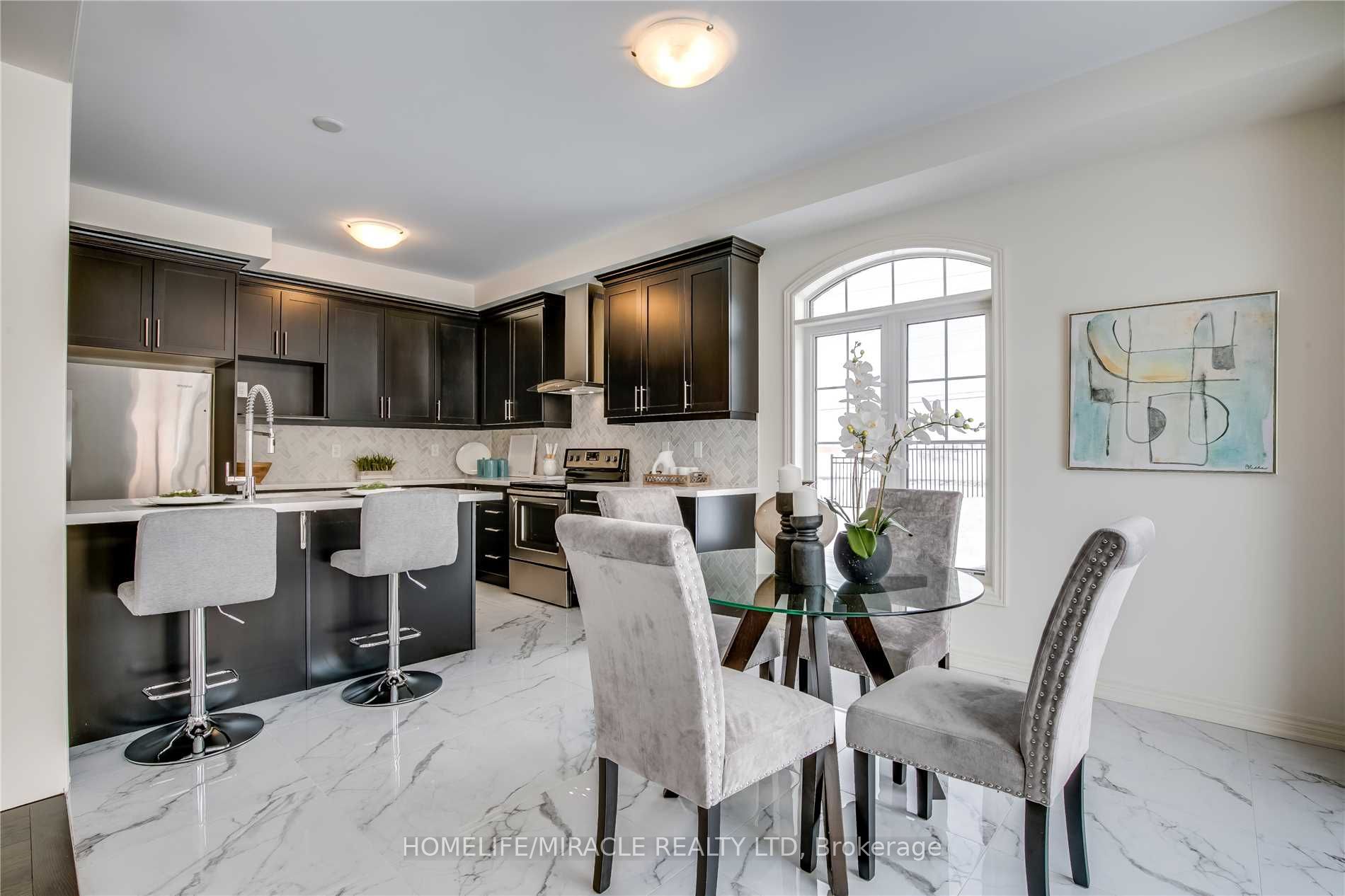 383 Robert Parkinson Drive, Brampton, ON L7A 0C4 photo 3