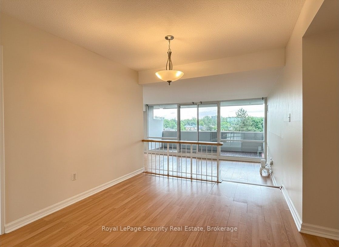 260 Scarlett Road 608, Toronto, ON M6N 4X6 photo 2