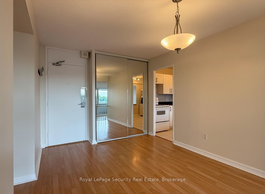 260 Scarlett Road 608, Toronto, ON M6N 4X6 photo 3
