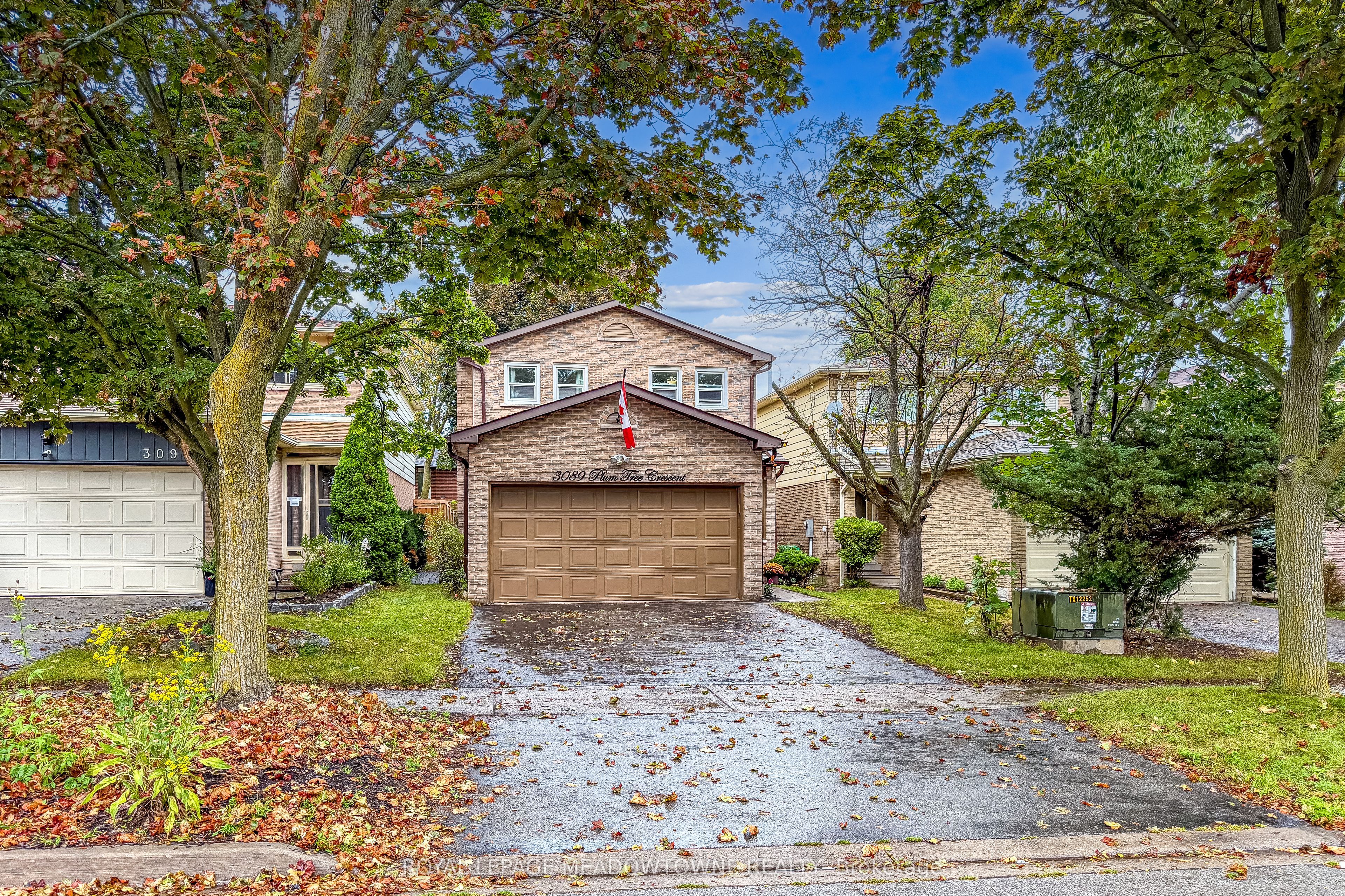 3089 Plum Tree Crescent, Mississauga, ON L5N 4X2 photo 2