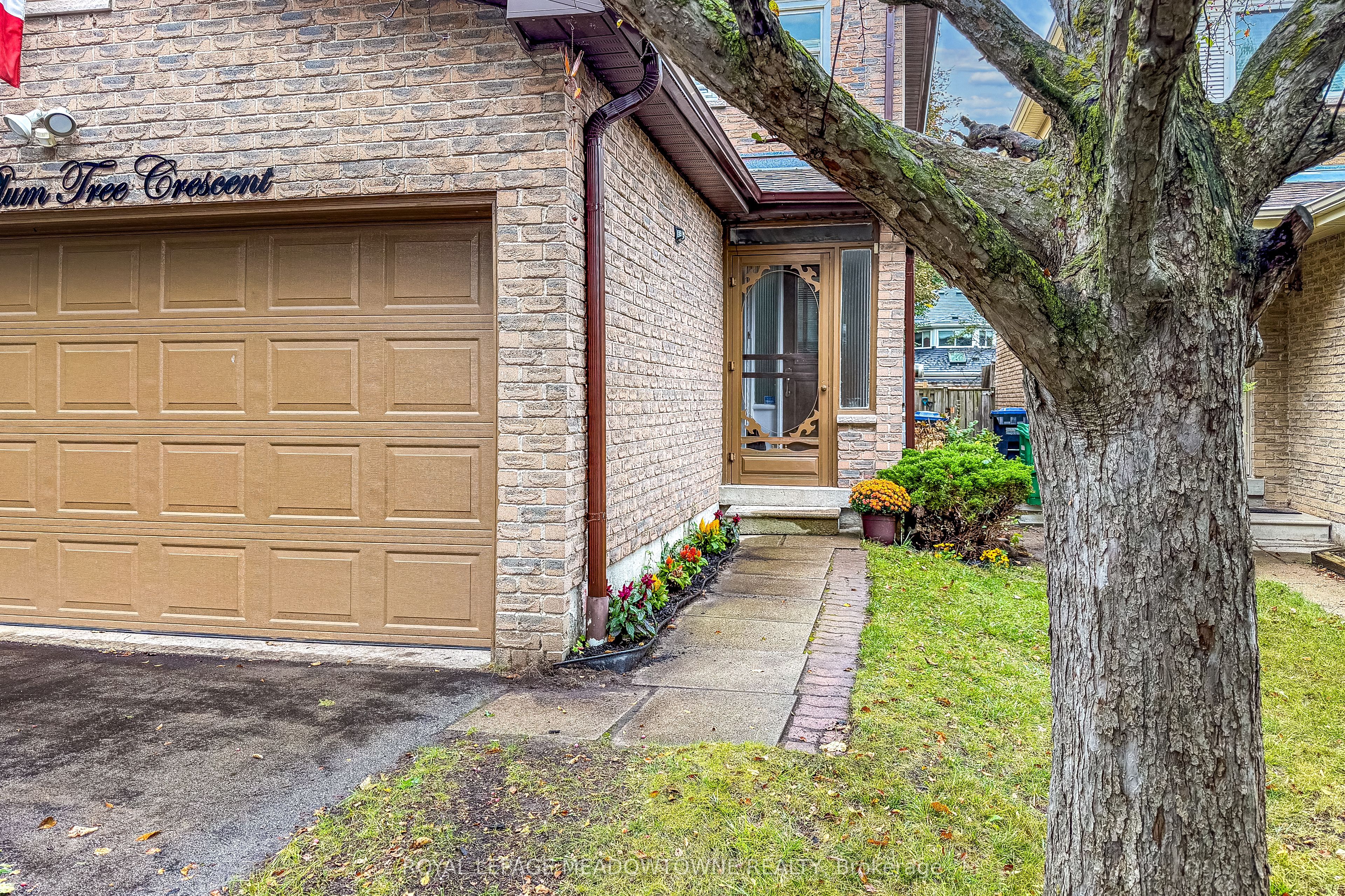 3089 Plum Tree Crescent, Mississauga, ON L5N 4X2 photo 3