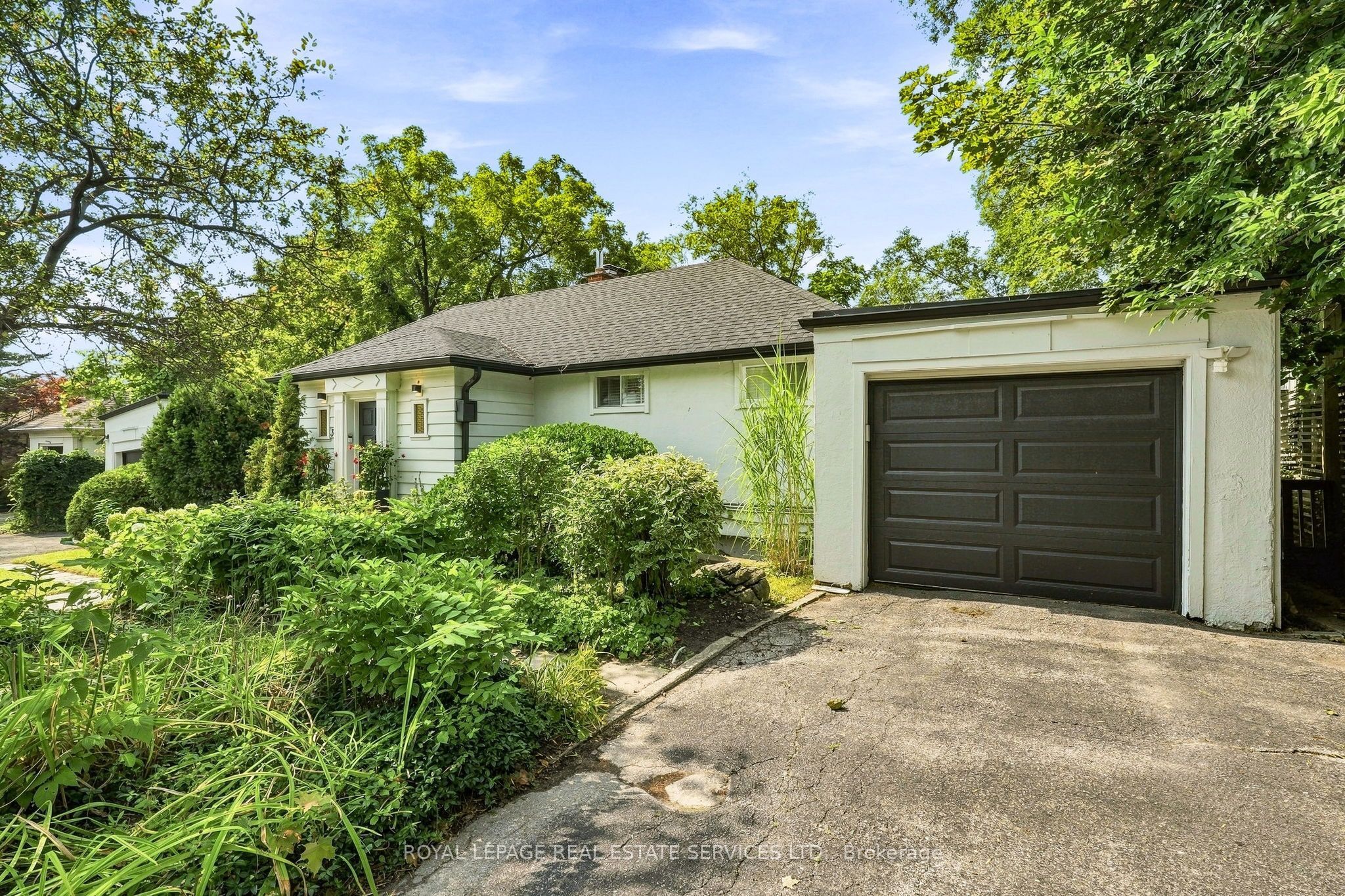 372 Trafalgar Road, Oakville, ON L6J 3H5 photo 2