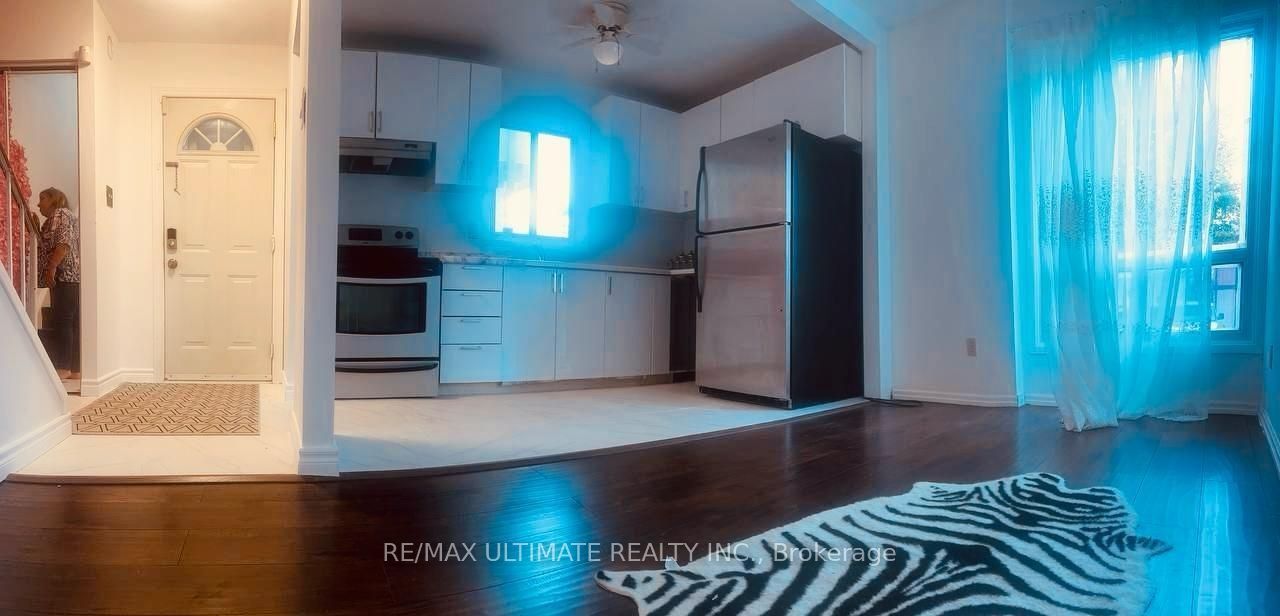 7 Grand River Court, Brampton, ON L6S 2J8 photo 5