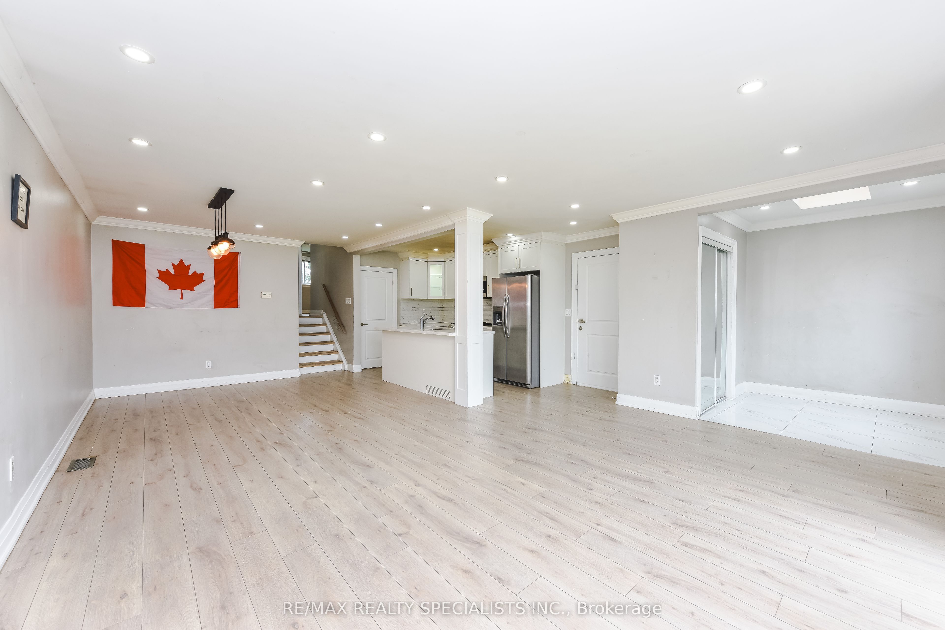 137 Avondale Boulevard Upper, Brampton, ON L6T 1H5 photo 3