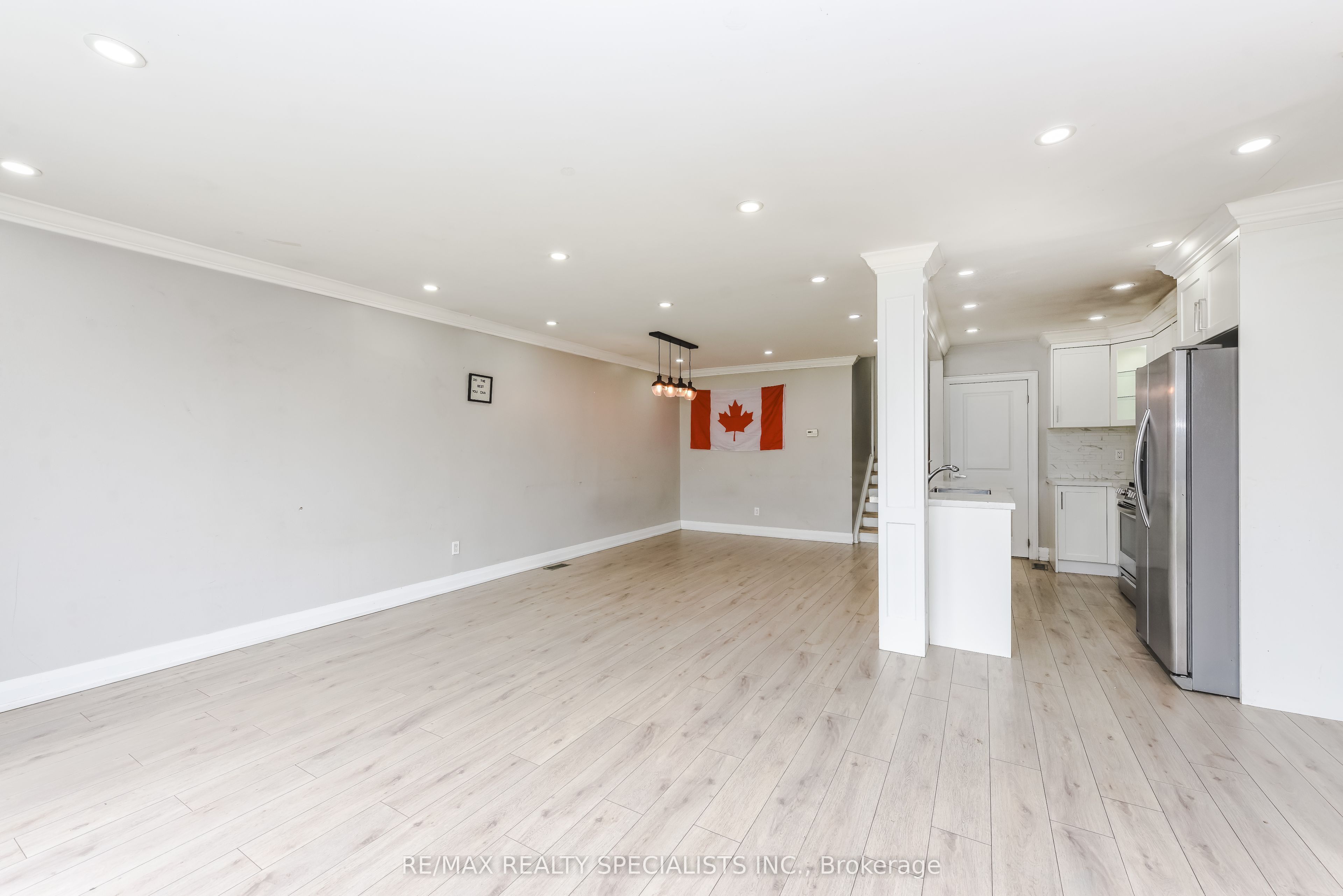 137 Avondale Boulevard Upper, Brampton, ON L6T 1H5 photo 4