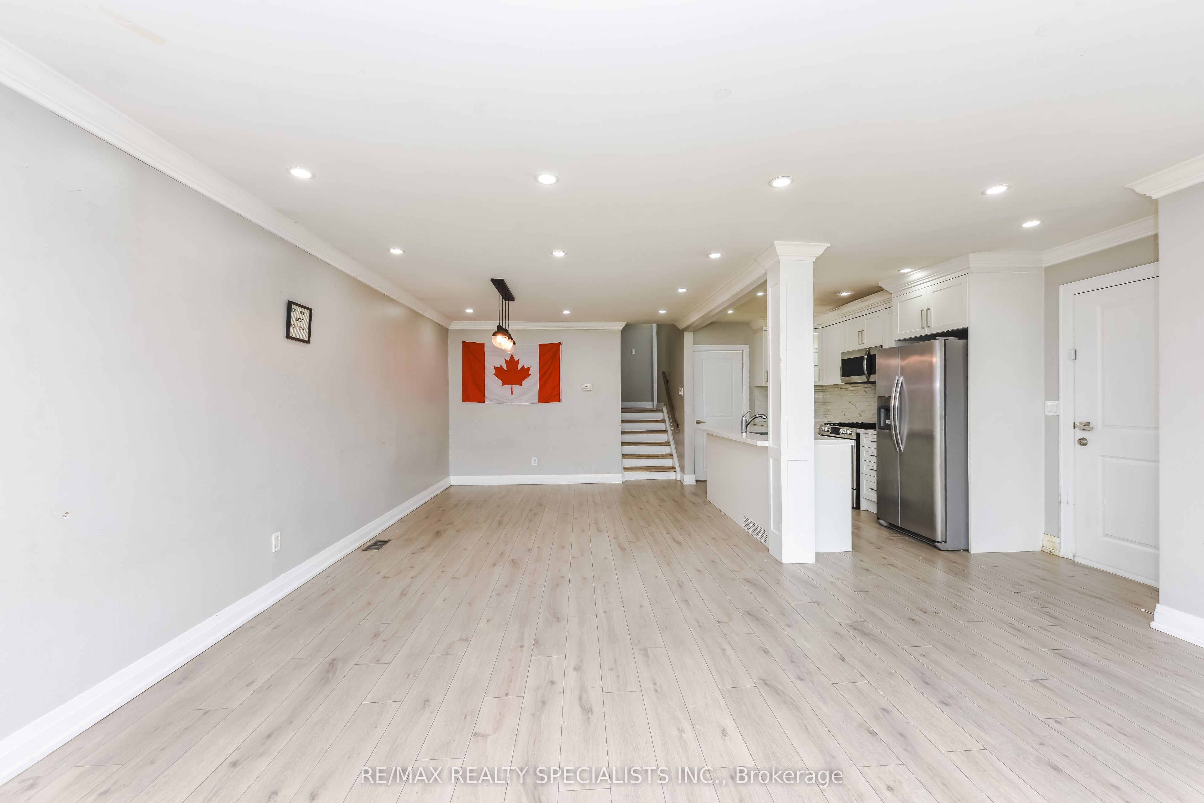 137 Avondale Boulevard Upper, Brampton, ON L6T 1H5 photo 5