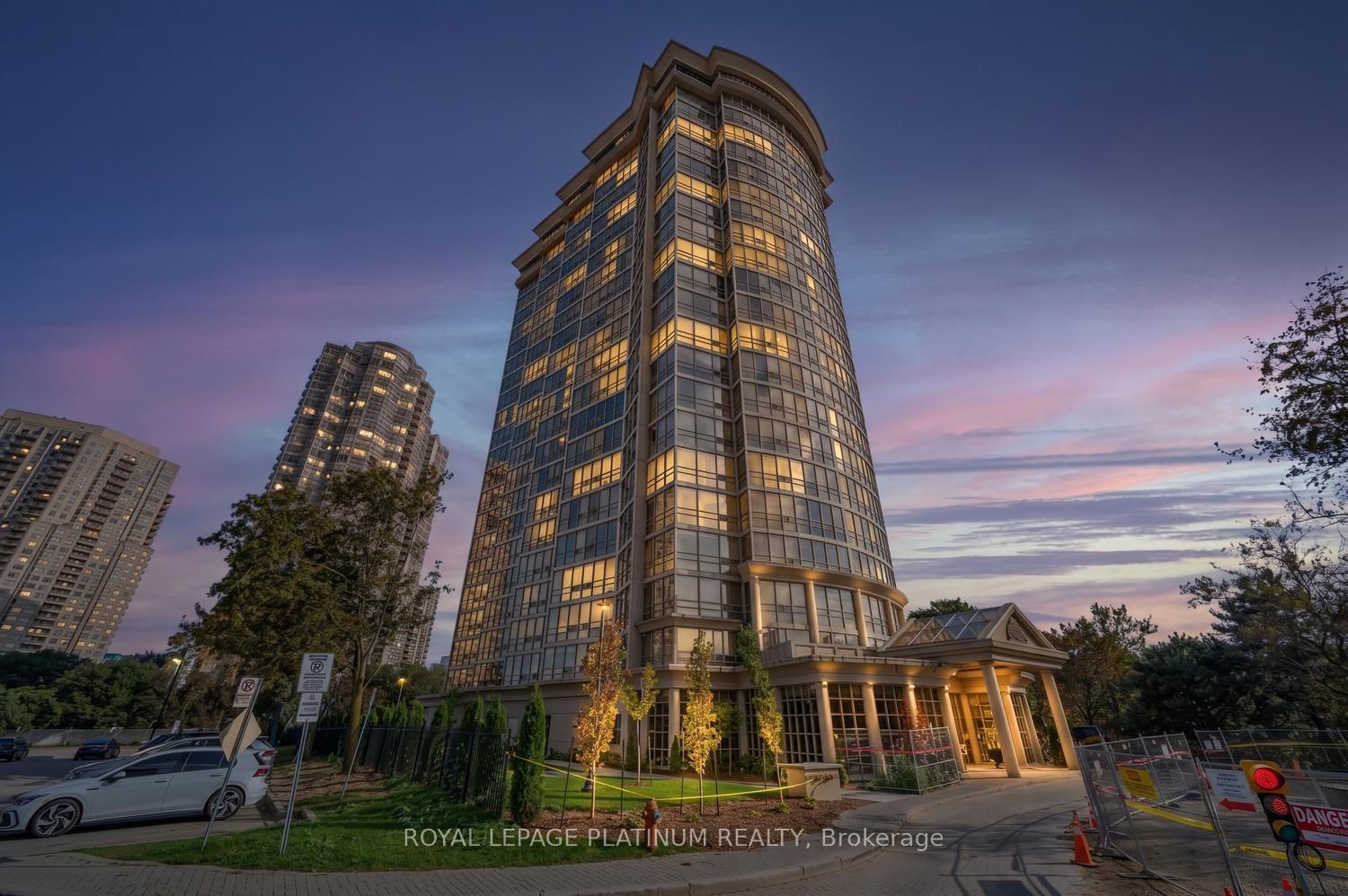 50 Eglinton Avenue 708, Mississauga, ON L5R 3P5