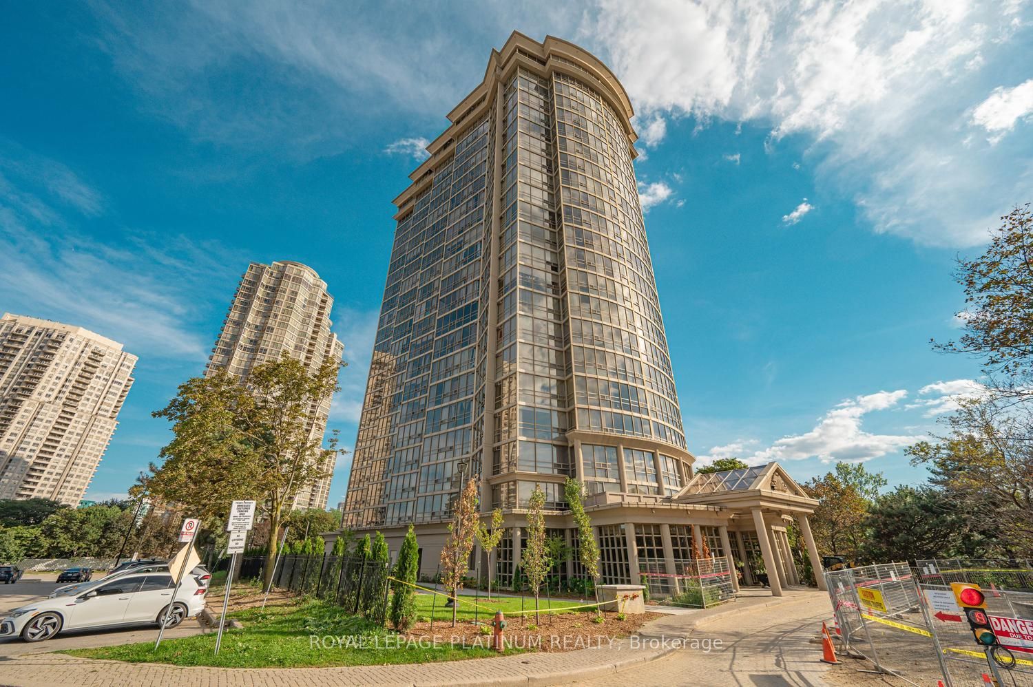 50 Eglinton Avenue 708, Mississauga, ON L5R 3P5 photo 2