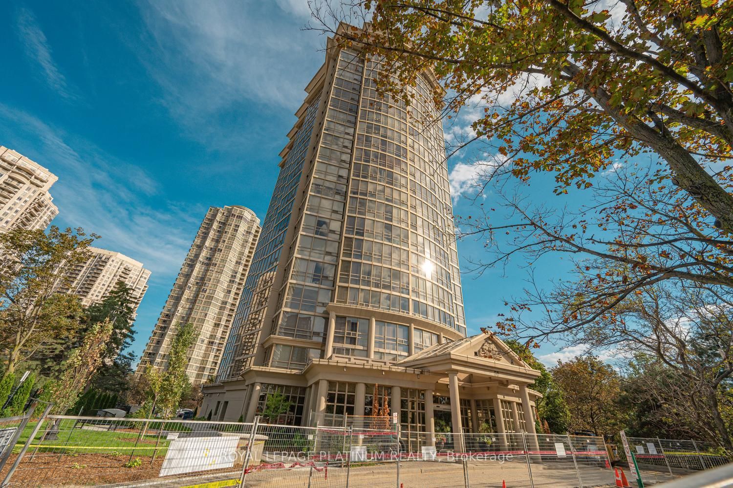 50 Eglinton Avenue 708, Mississauga, ON L5R 3P5 photo 3