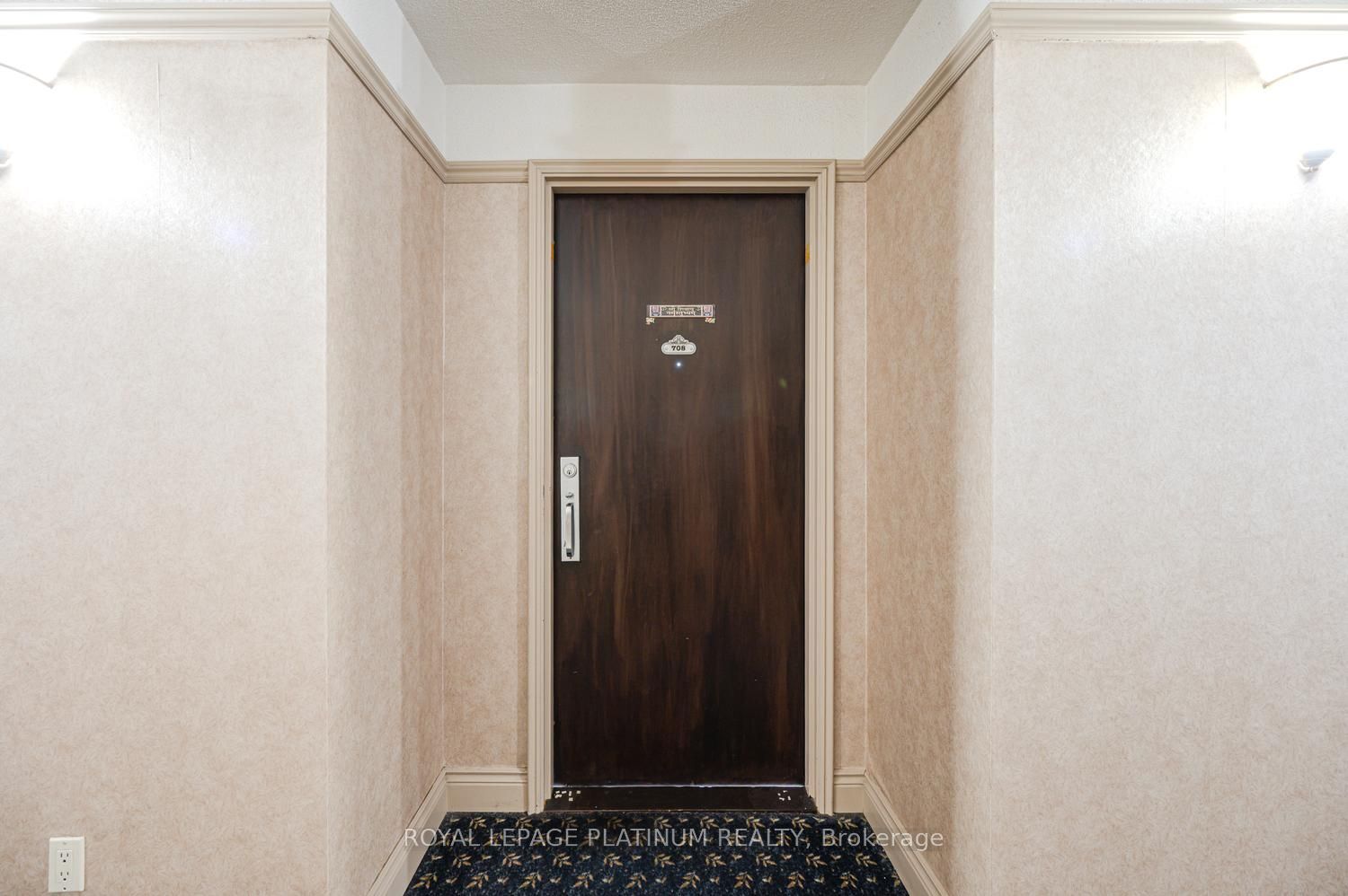 50 Eglinton Avenue 708, Mississauga, ON L5R 3P5 photo 5