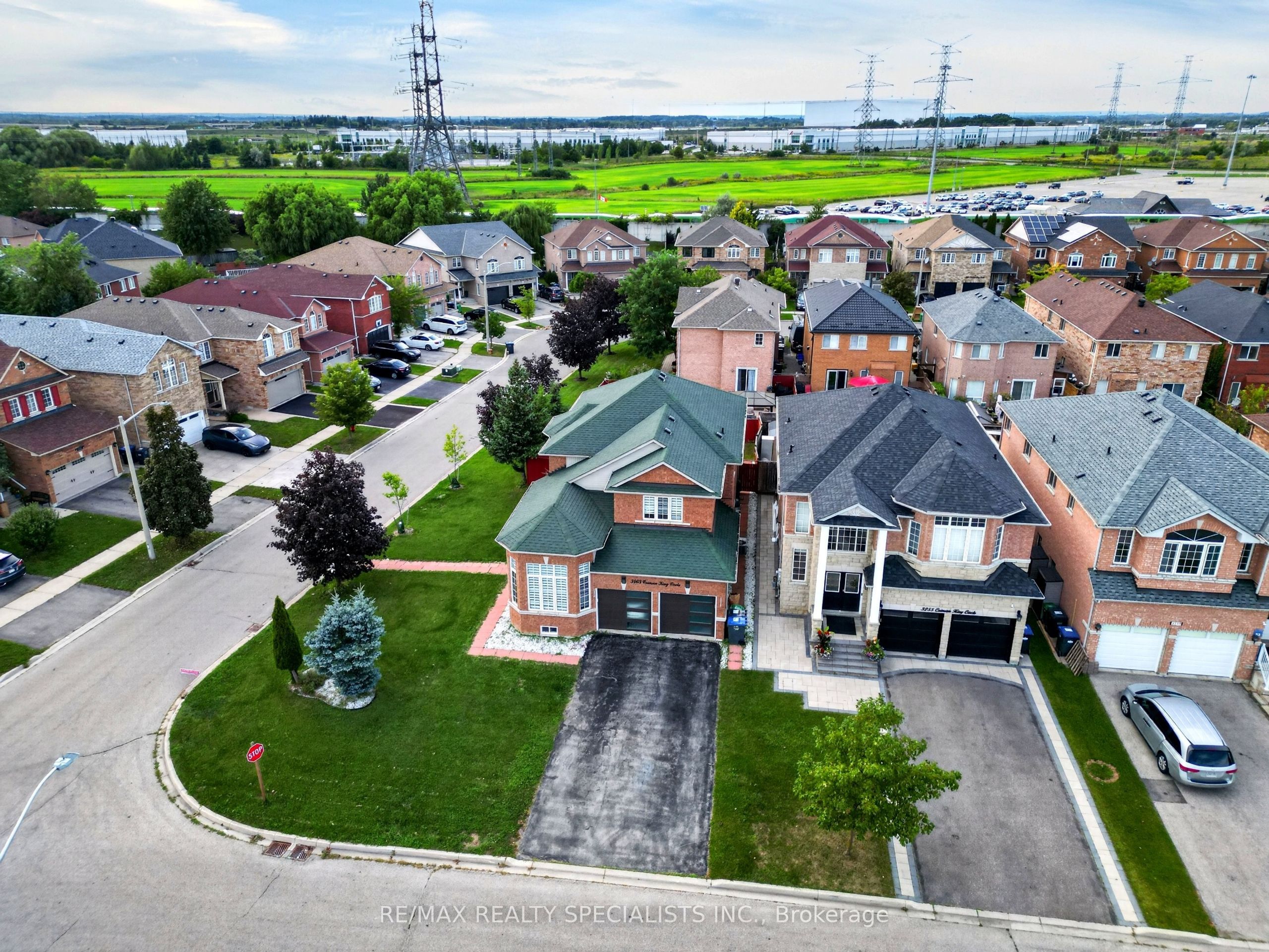 3463 Crimson King Circle, Mississauga, ON L5N 8M9 photo 4