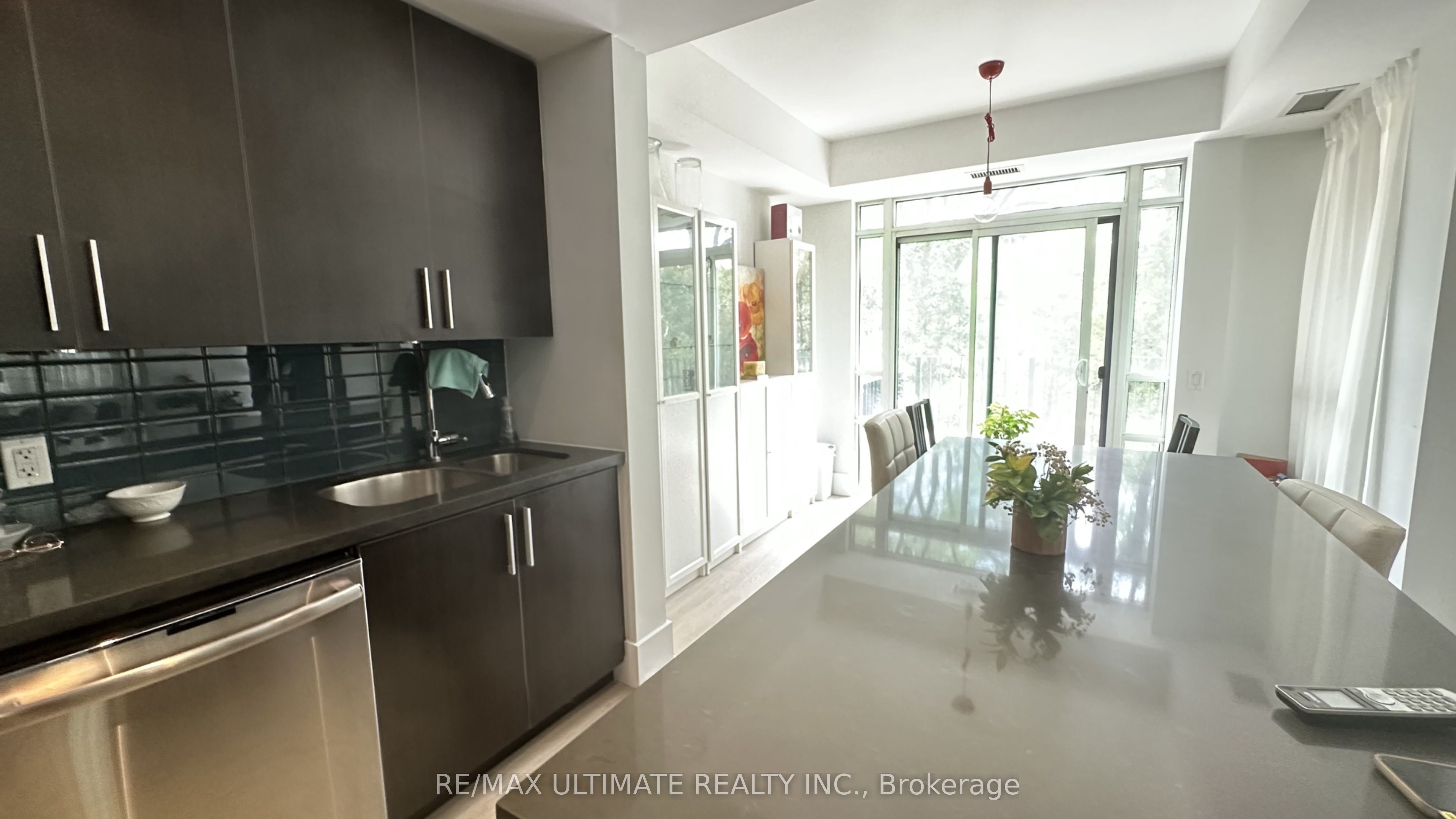 2212 Lake Shore Boulevard W TH01, Toronto, ON M8V 0C2 photo 4