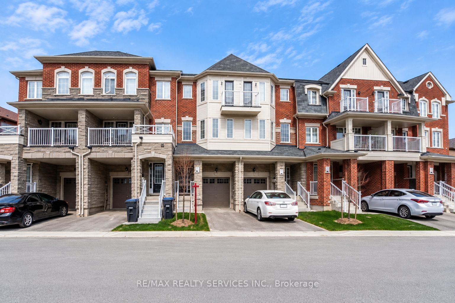 8 Rabbit Run Way, Brampton, ON L6Z 0J2
