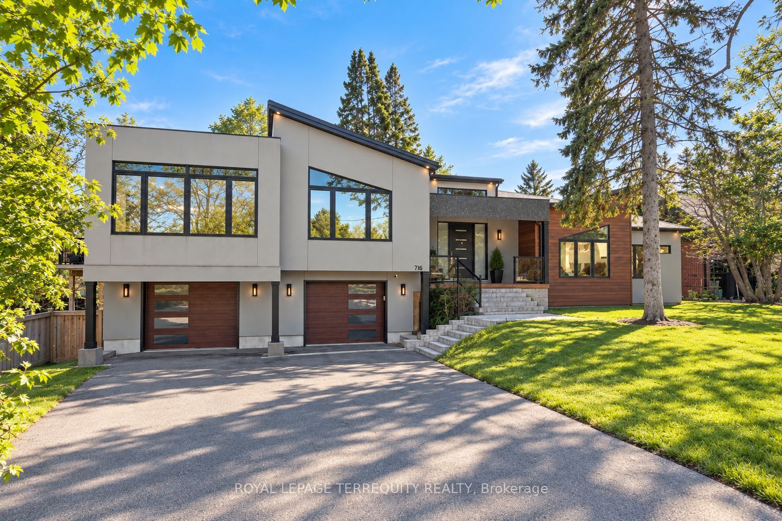 716 North Shore Boulevard E, Burlington, ON L7T 1X6