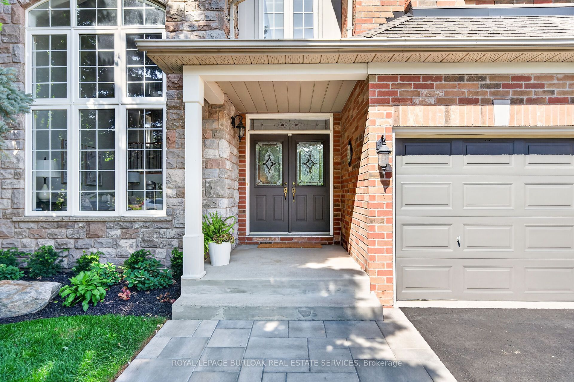 2203 Turnberry Road, Burlington, ON L7M 4P9 photo 2