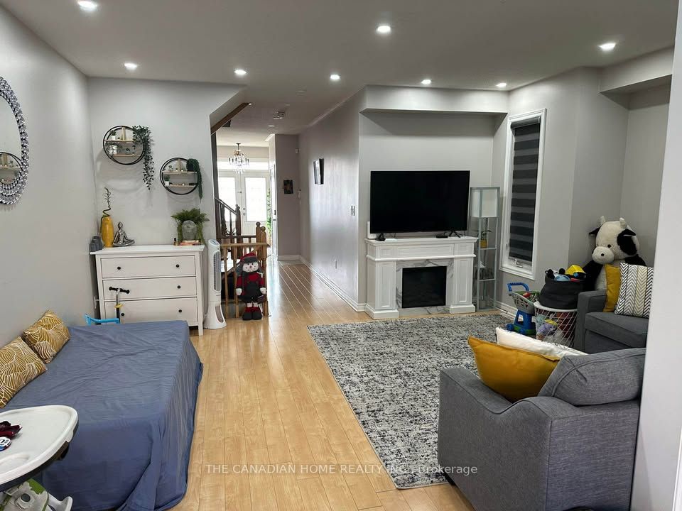 303 Robert Parkinson Drive, Brampton, ON L7A 4W9 photo 5