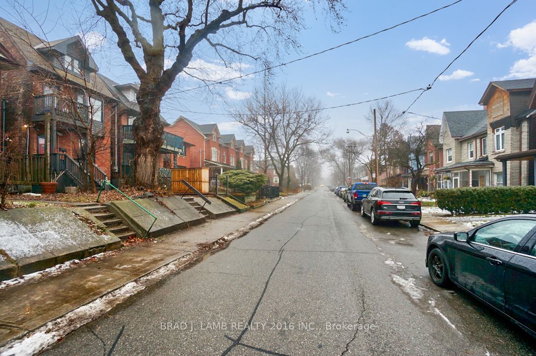 731 Indian Road 3, Toronto, ON M6P 2C9 photo 3