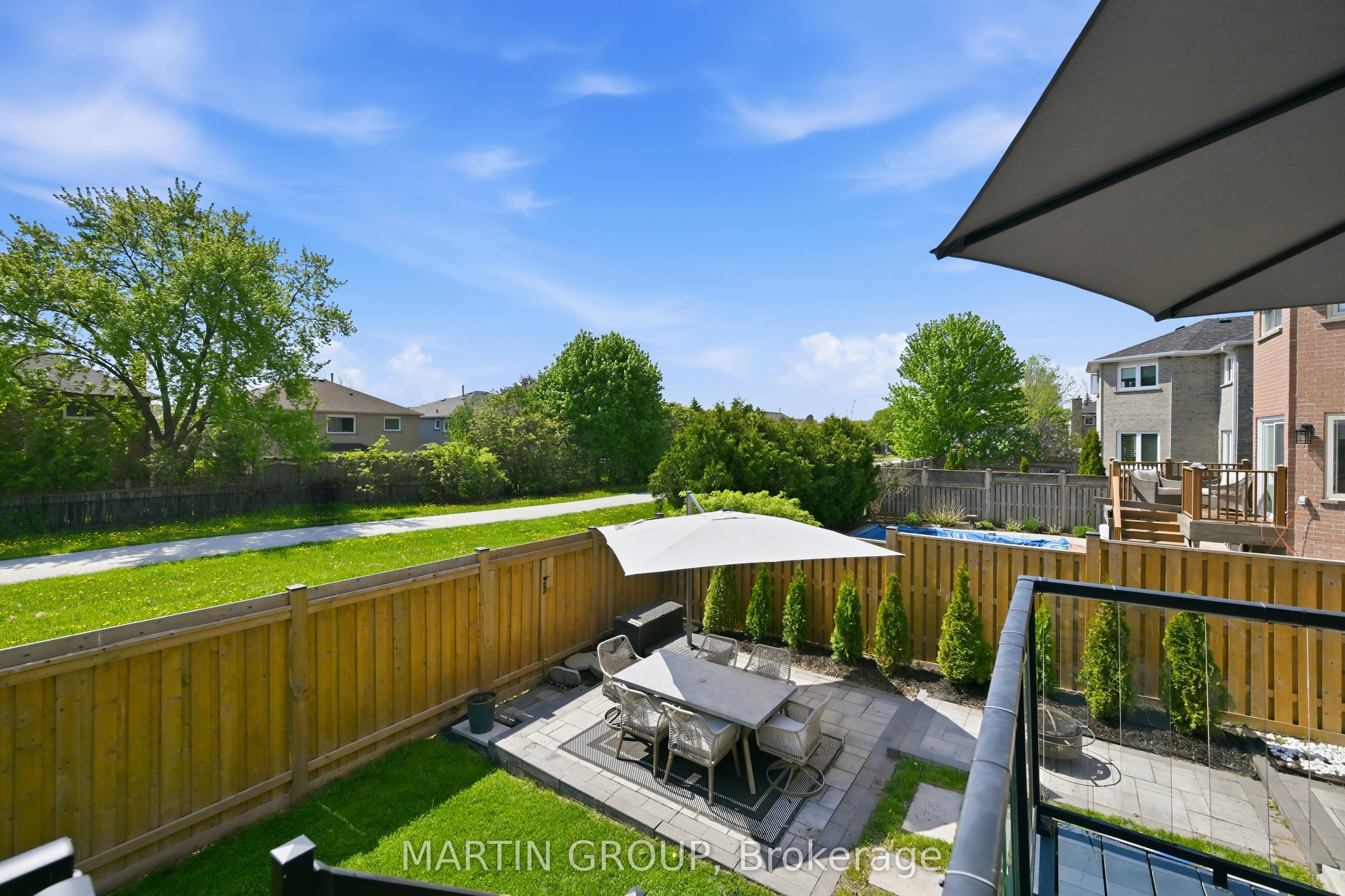 376 Carrier Lane, Oakville, ON L6H 5E9 photo 4