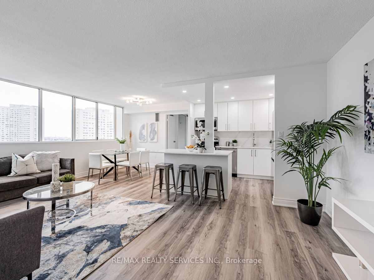 3590 Kaneff Crescent 1108, Mississauga, ON L5A 3X3 photo 3