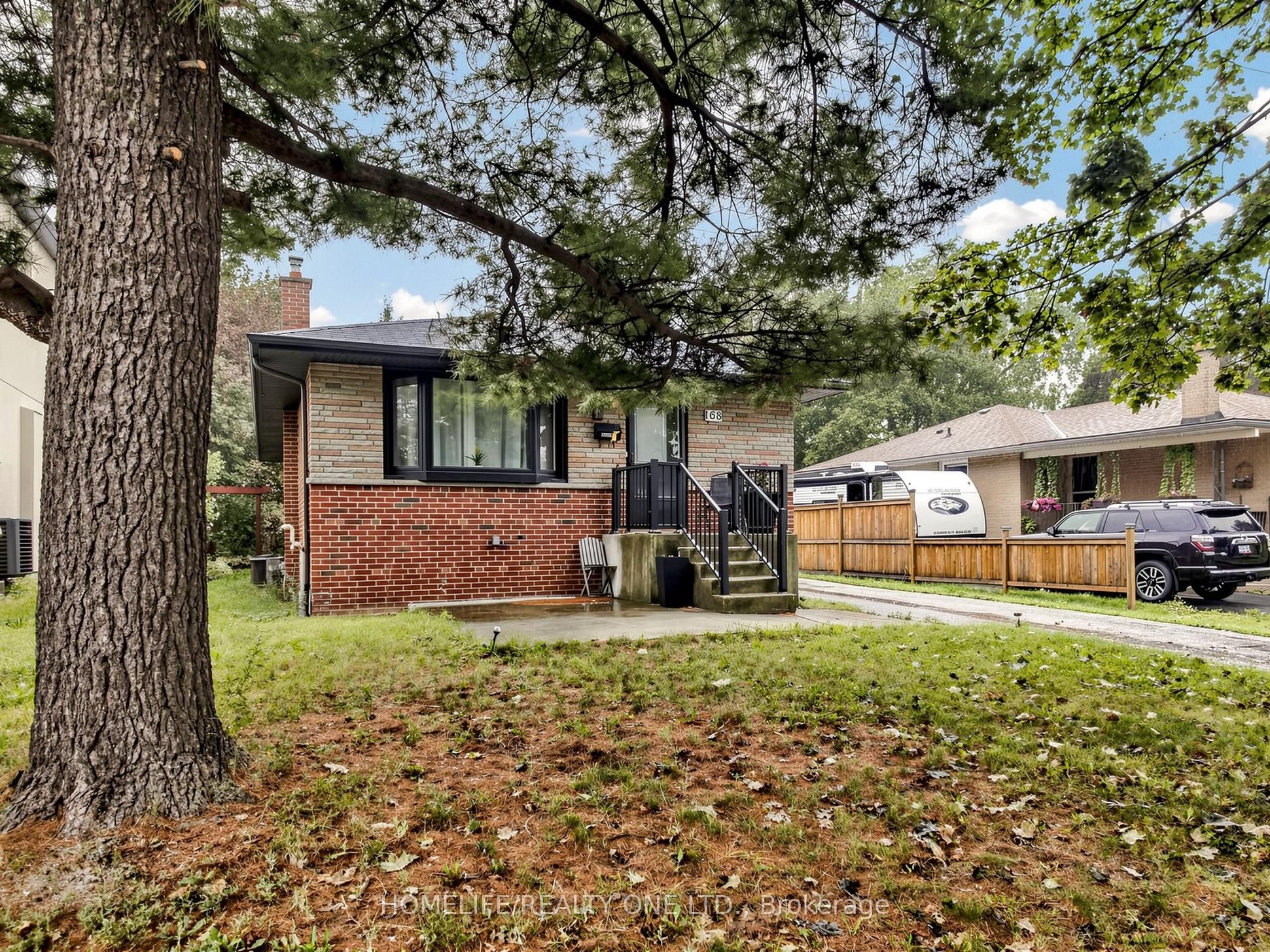 168 Wincott Drive, Toronto, ON M9R 2P8 photo 4