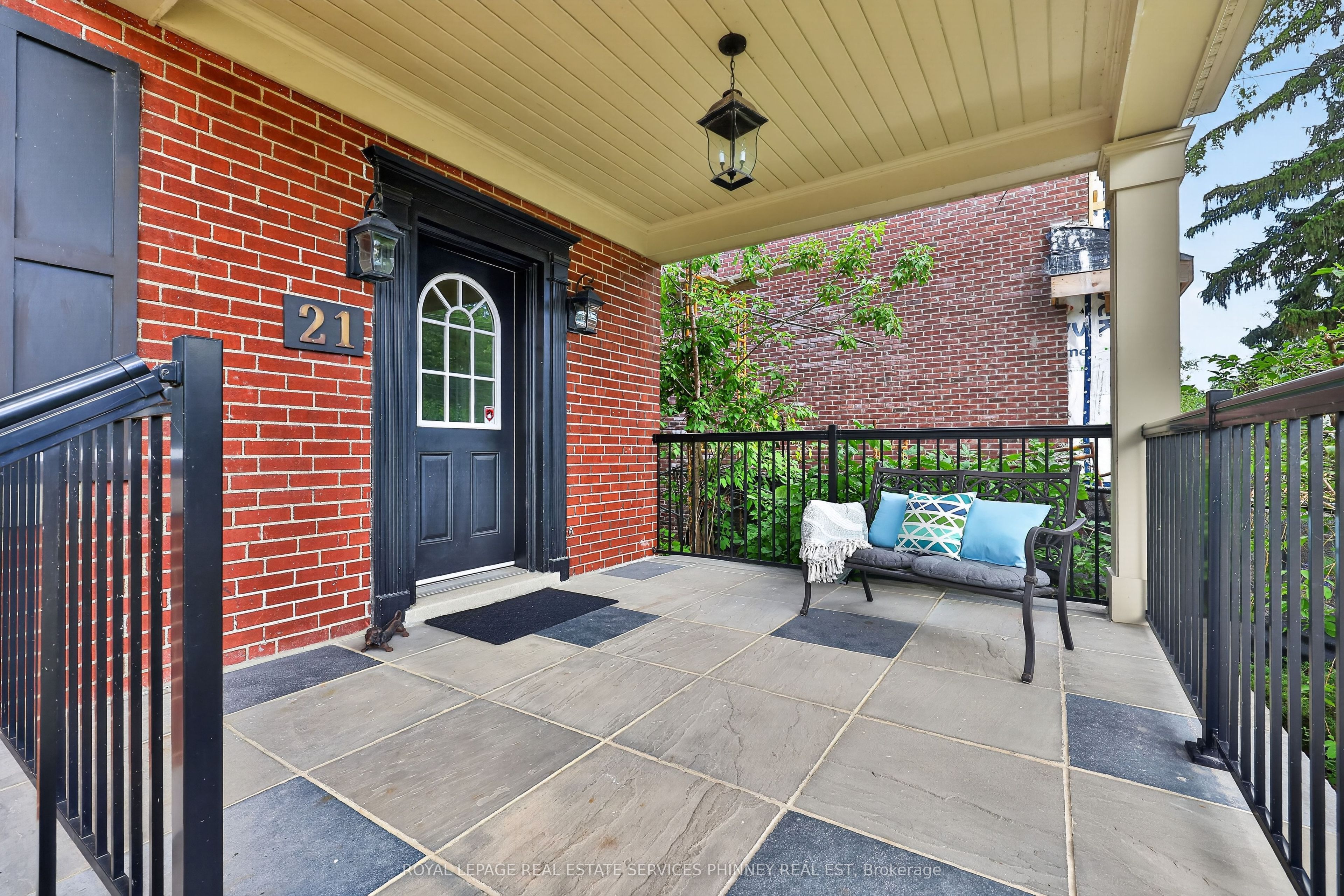 21 Cumberland Drive, Mississauga, ON L5G 3M7 photo 4