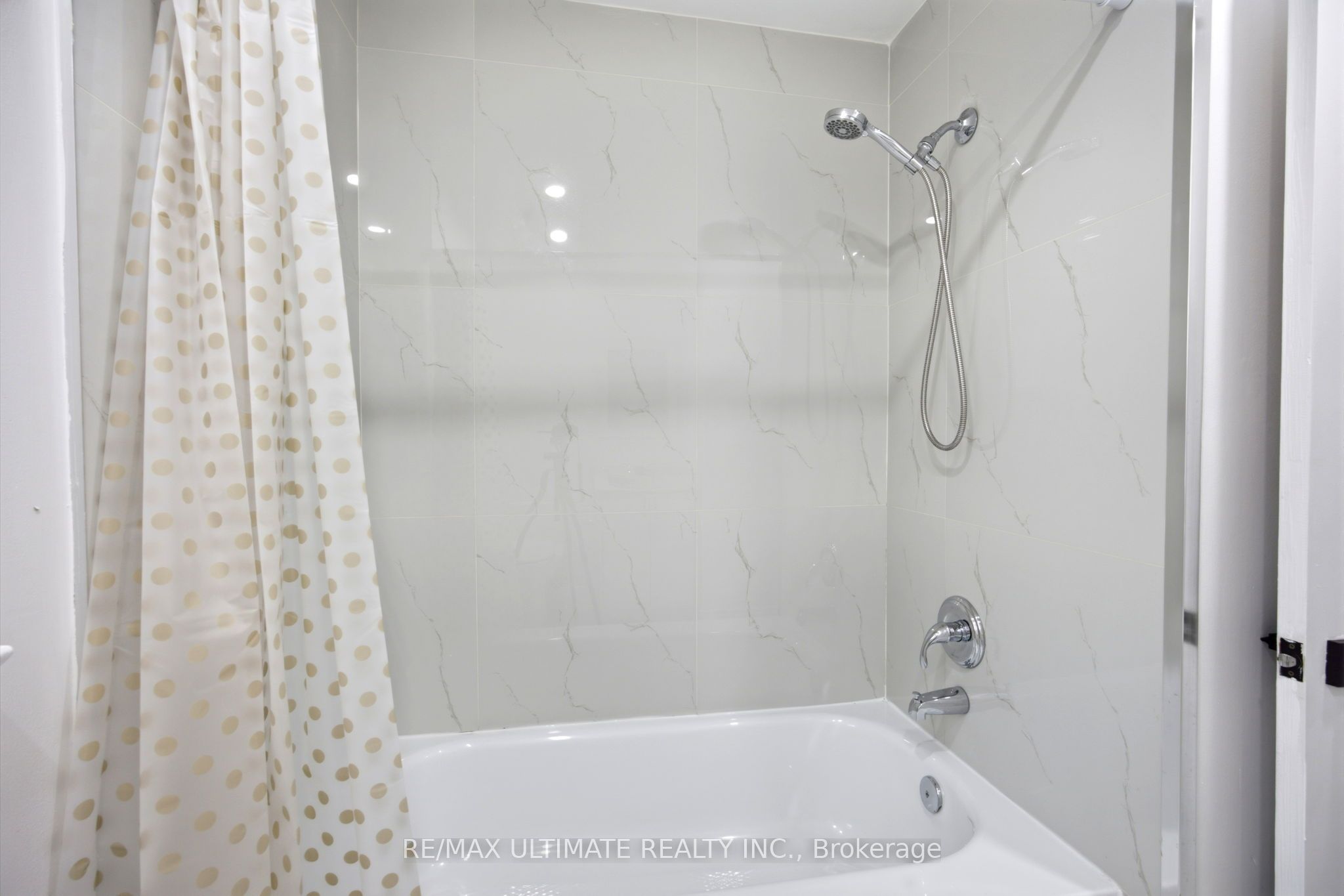 355 Culford Road, Toronto, ON M6L 2V8