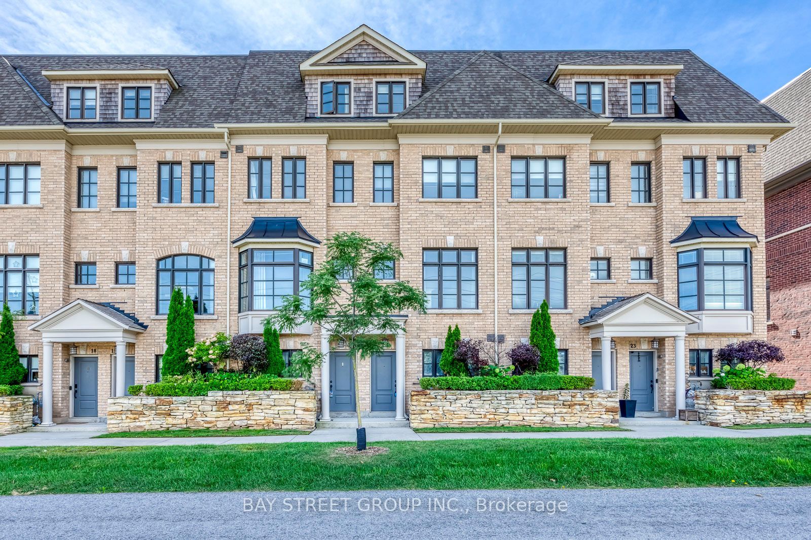 2172 Trafalgar Road #21, Oakville, ON L6H 0N3
