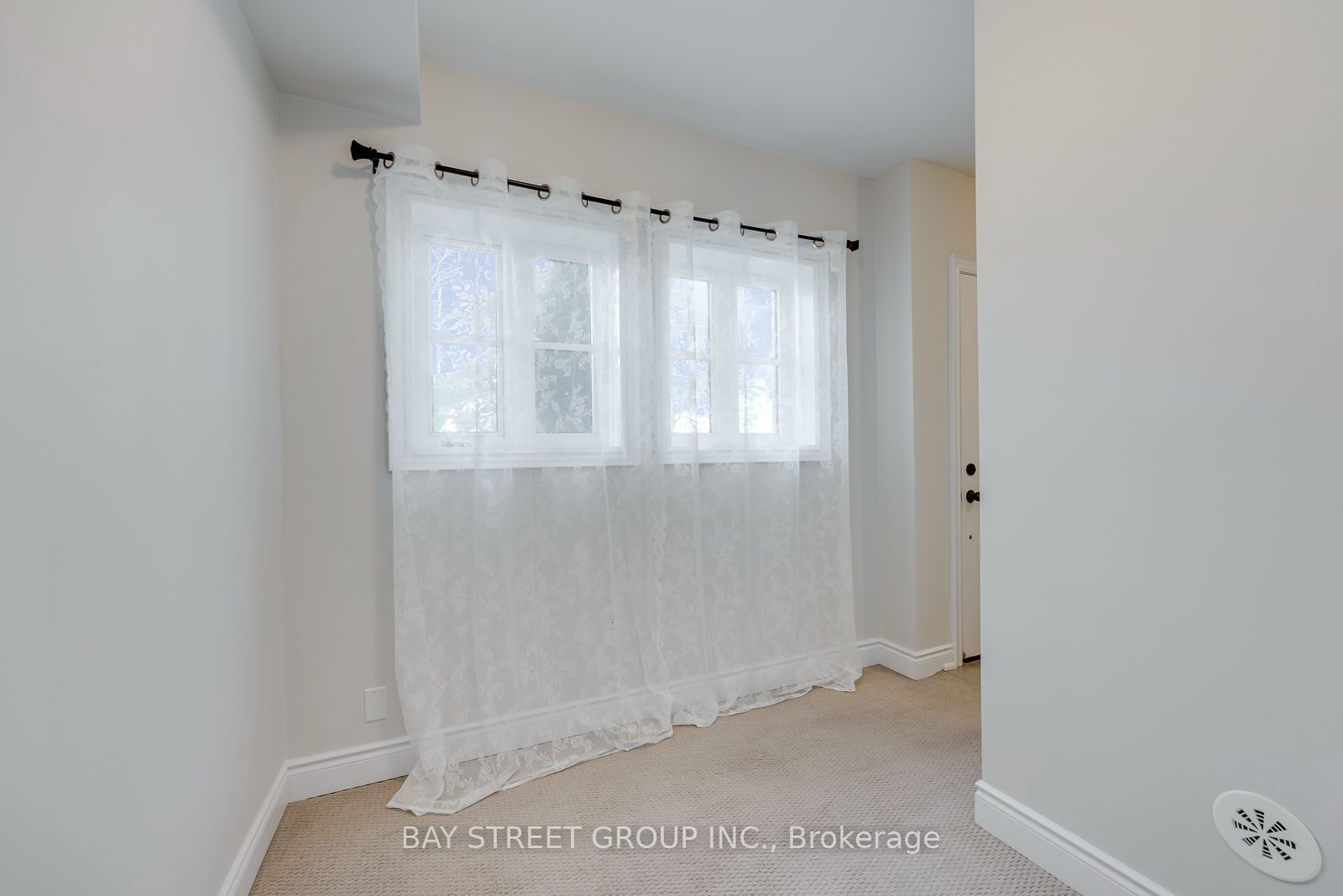 2172 Trafalgar Road #21, Oakville, ON L6H 0N3 photo 5
