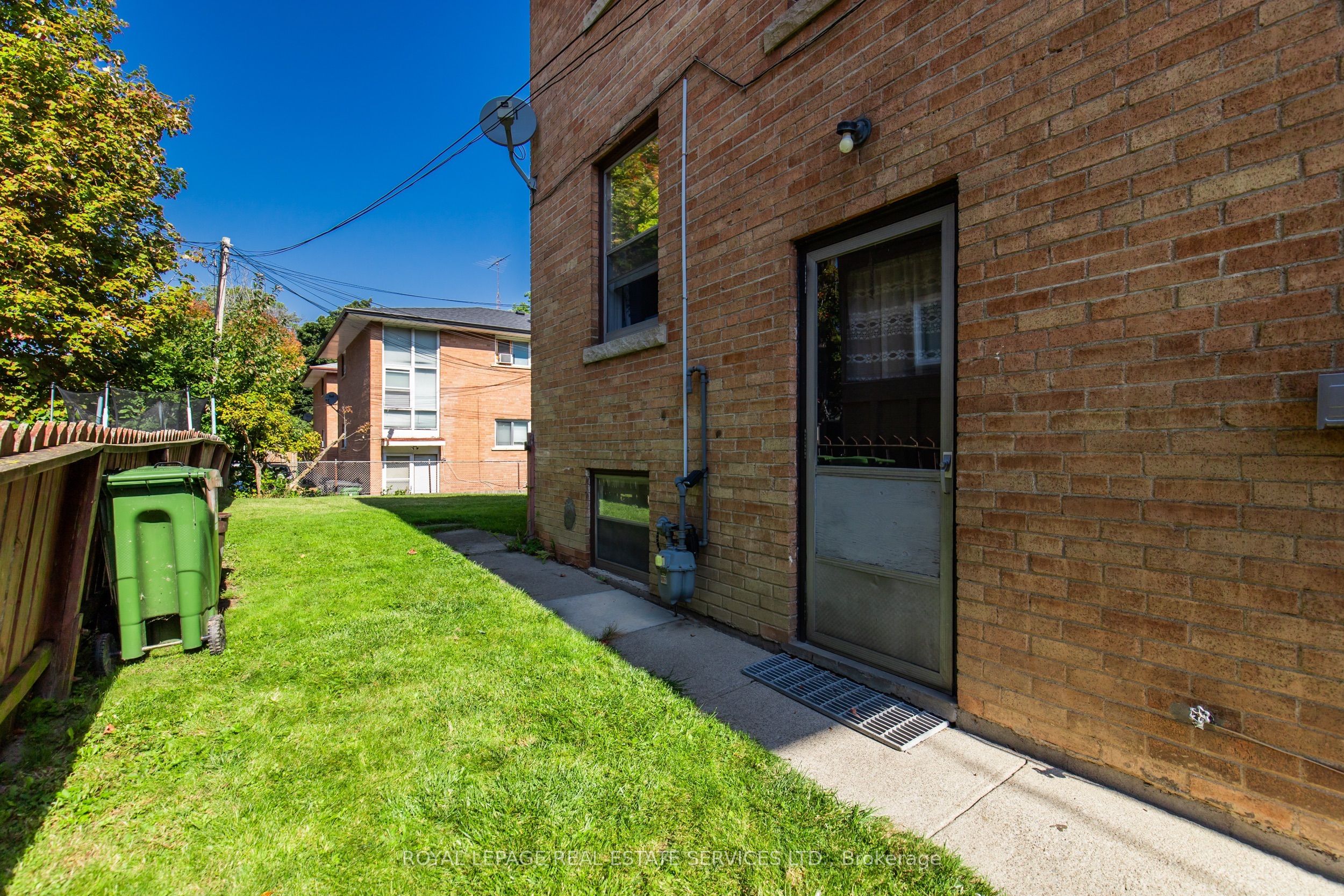 20 Park Boulevard, Toronto, ON M8W 1G7 photo 3