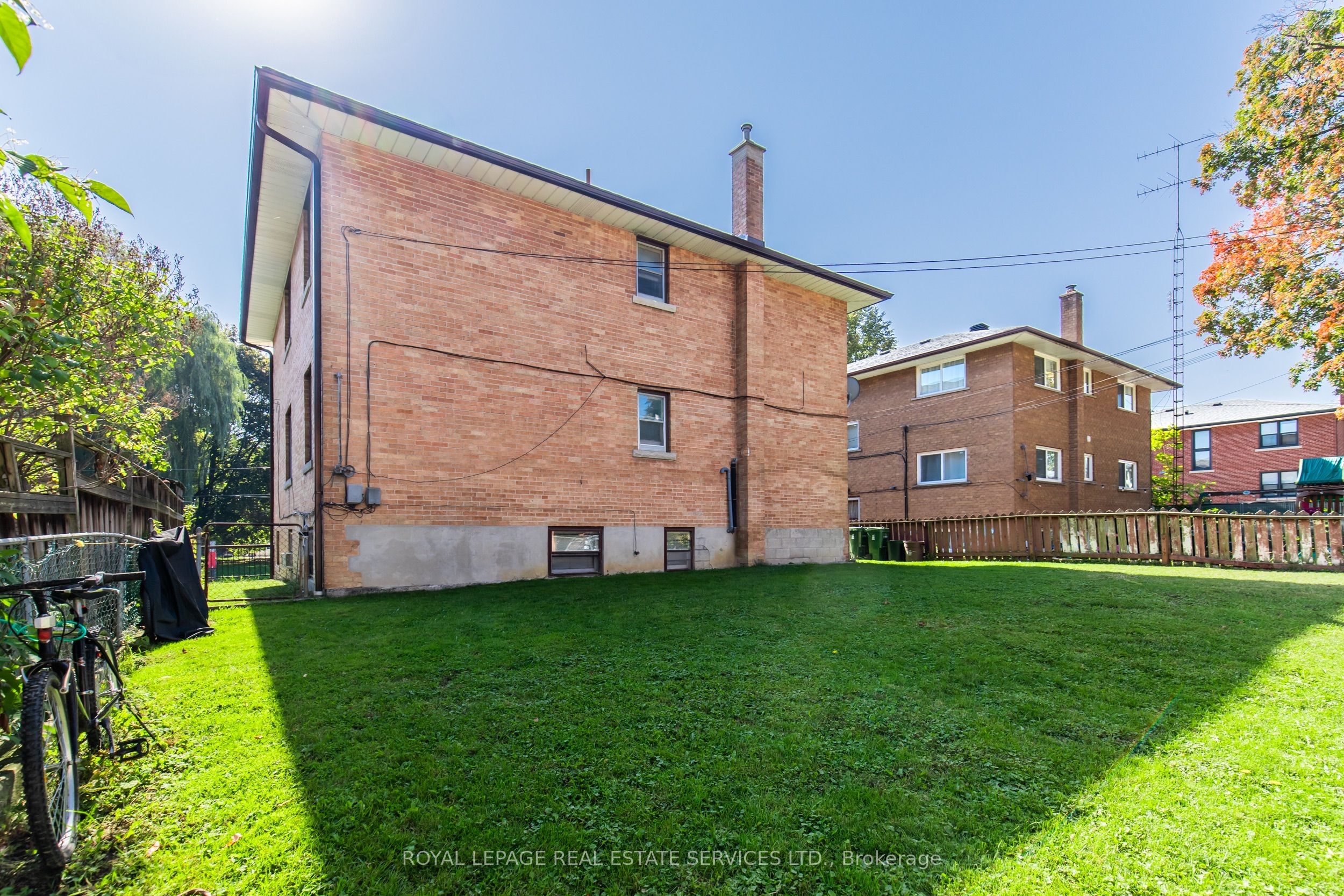 20 Park Boulevard, Toronto, ON M8W 1G7 photo 5