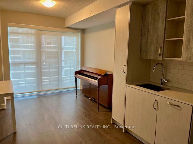 251 Manitoba Street 602, Toronto, ON M8Y 0C7 photo 4