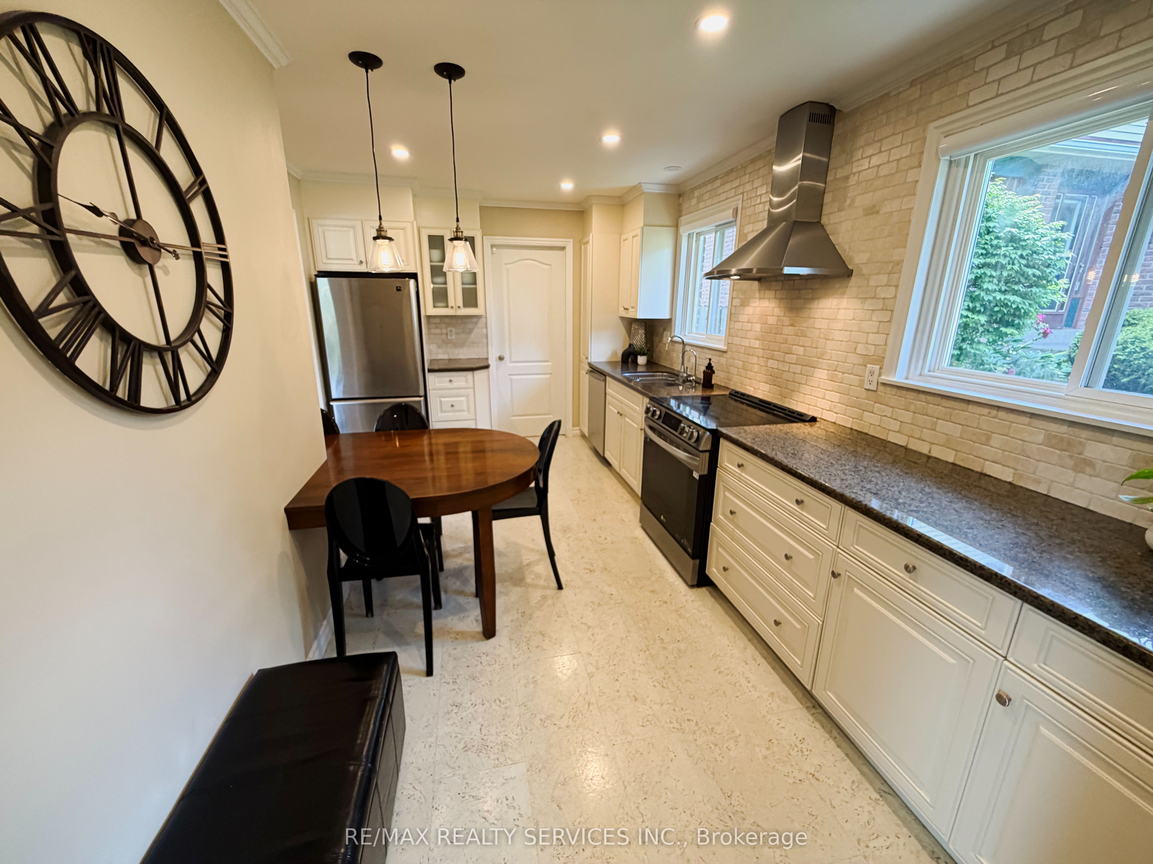 238 Laurier Avenue, Milton, ON L9T 3V6 photo 3