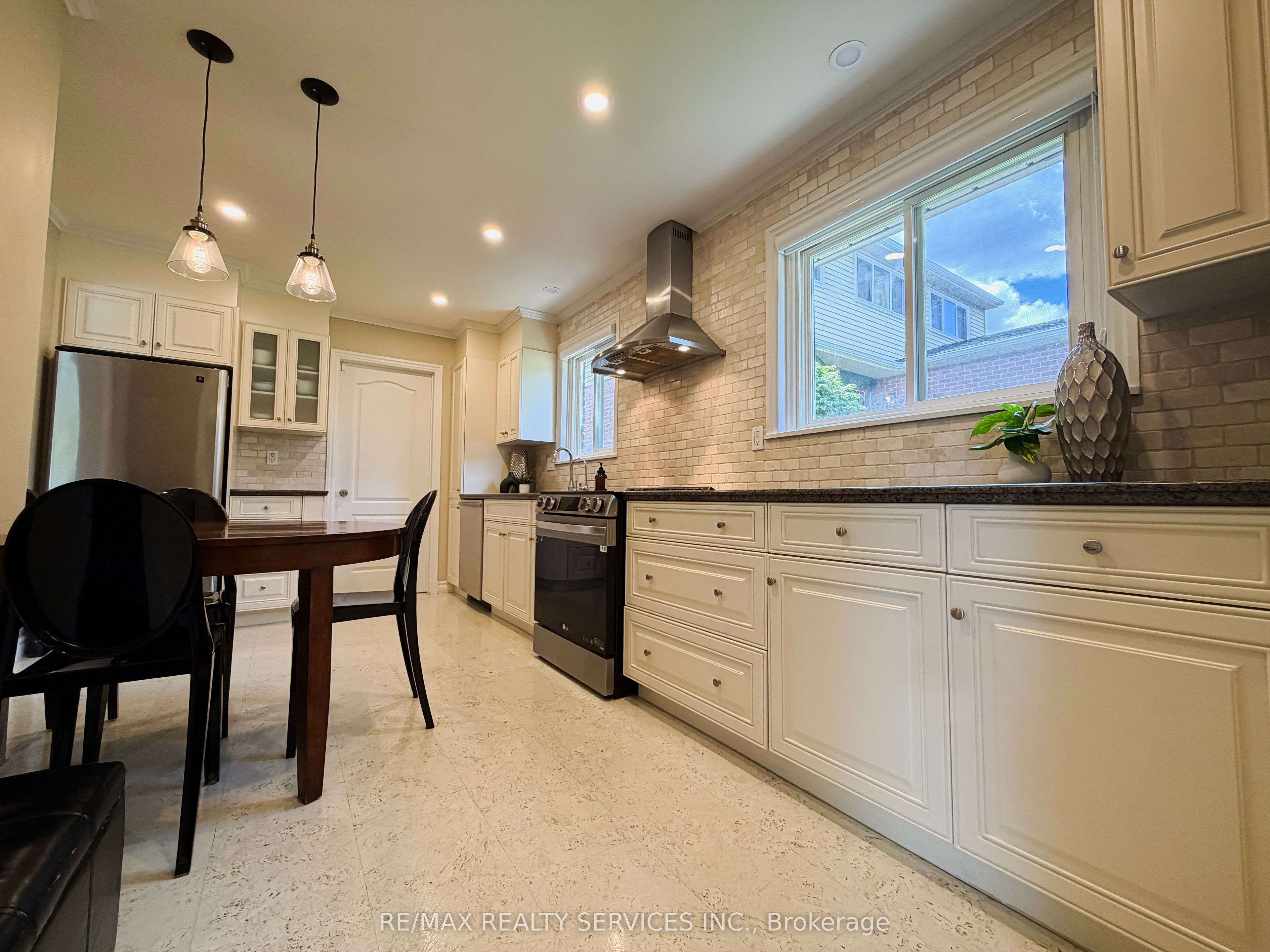 238 Laurier Avenue, Milton, ON L9T 3V6 photo 5