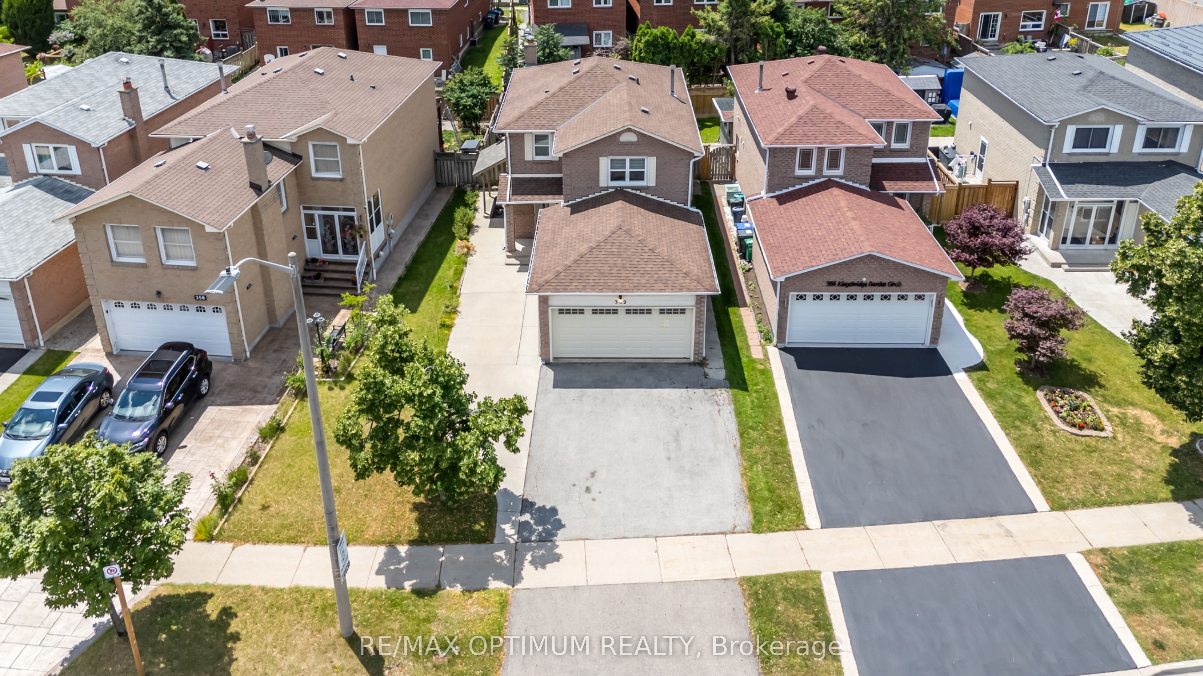 362 Kingsbridge Garden Circle, Mississauga, ON L5R 1K8 photo 2